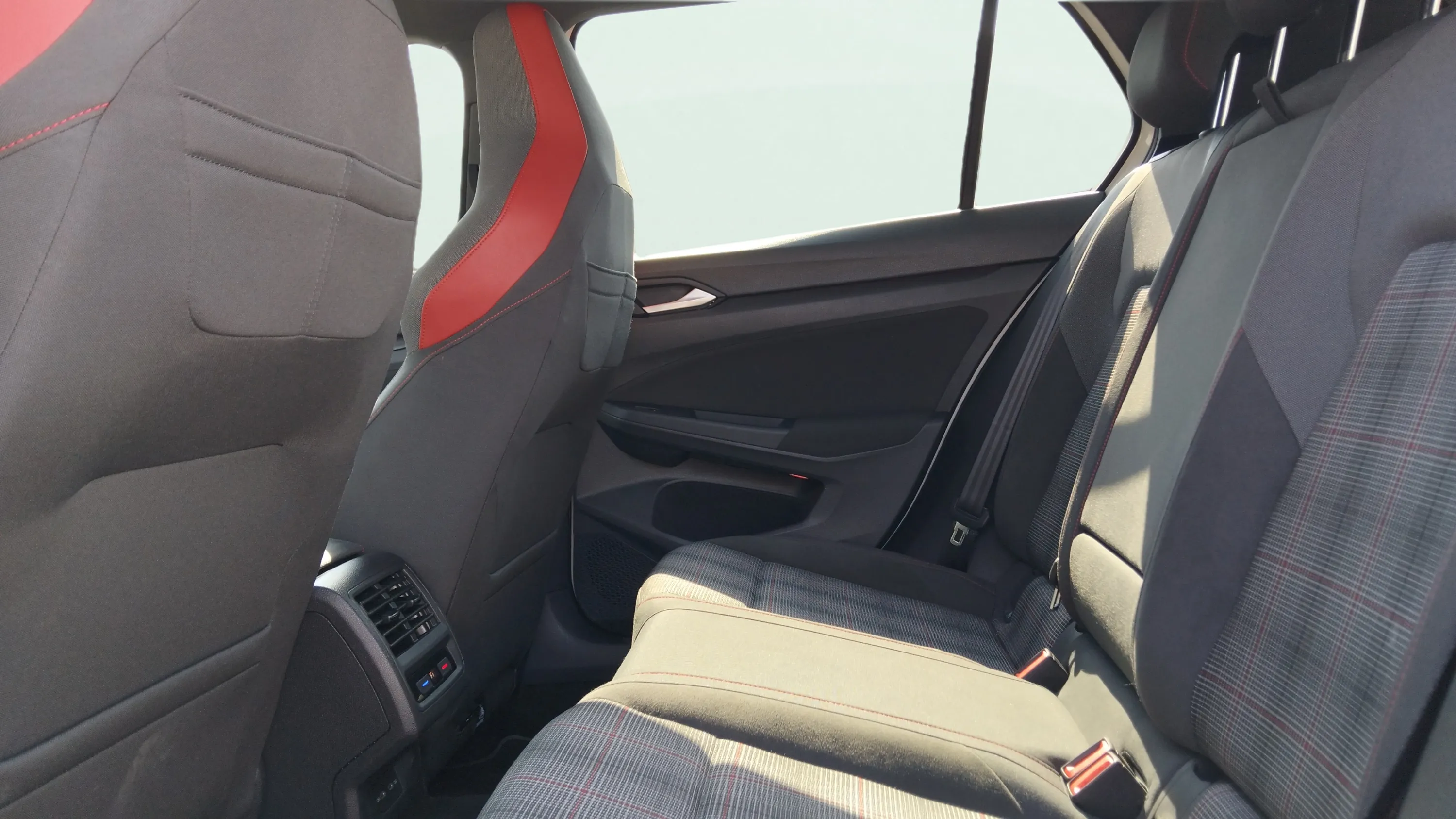 Volkswagen Golf GTI 2.0 TSI DSG - foto 16