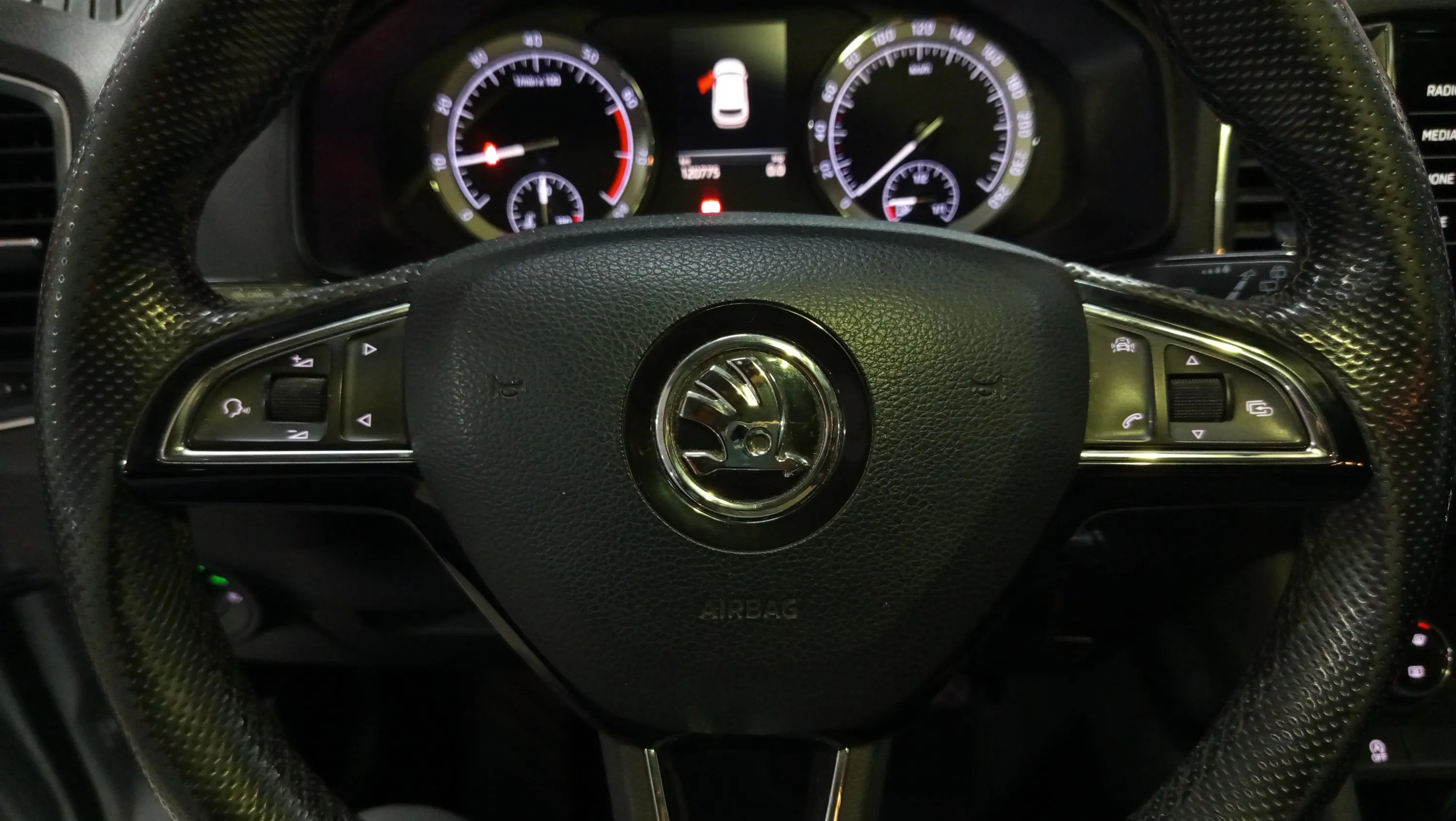 Škoda Karoq 1.0 TSI Ambition - foto 20