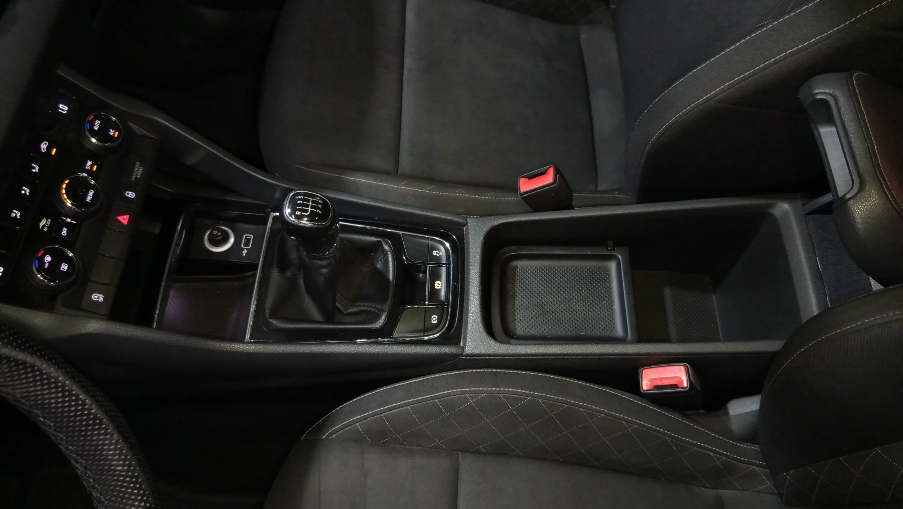 Škoda Karoq 1.0 TSI Ambition - foto 17