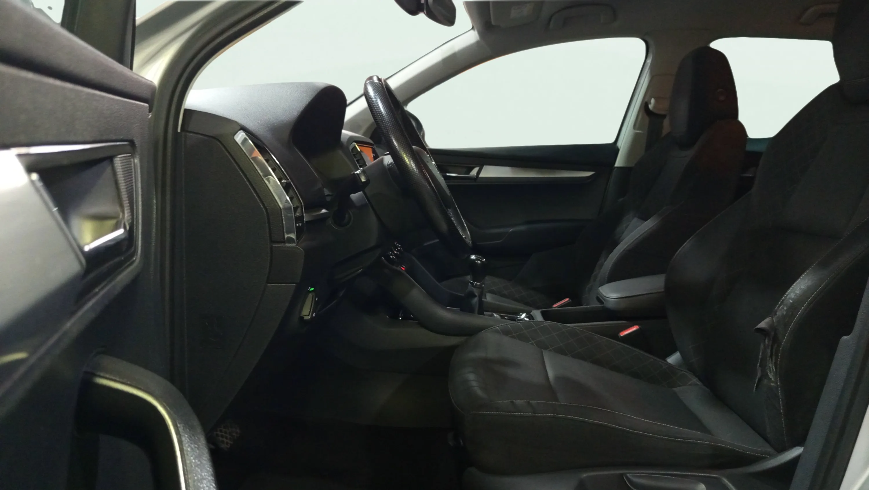 Škoda Karoq 1.0 TSI Ambition - foto 26