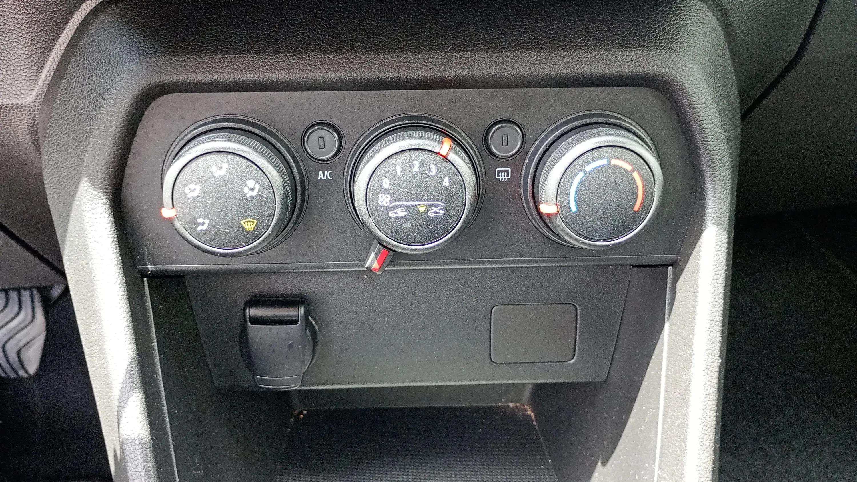 Dacia Sandero Essential TCe - foto 20