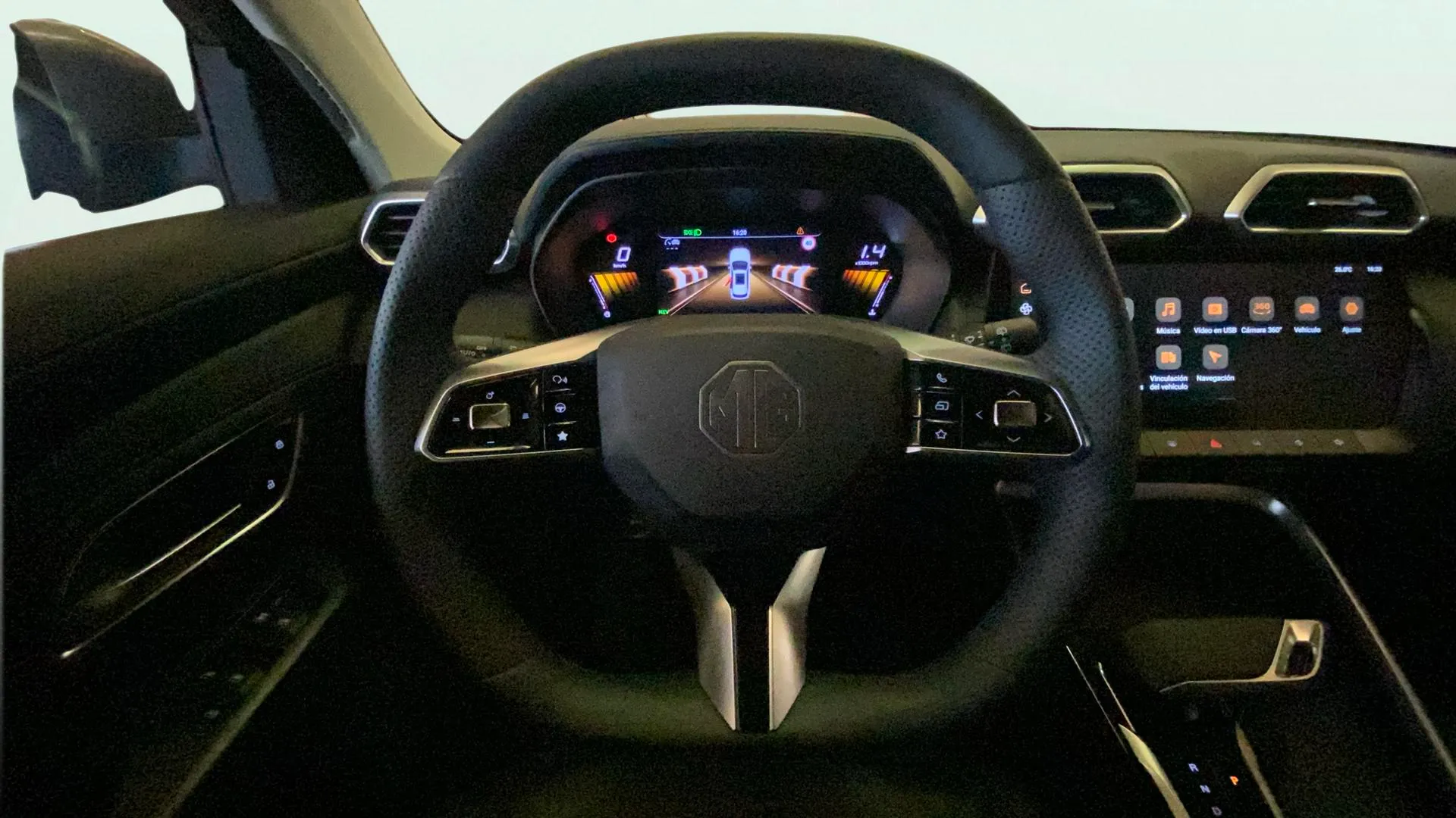 MG ZS Hybrid+ Comfort - foto 18