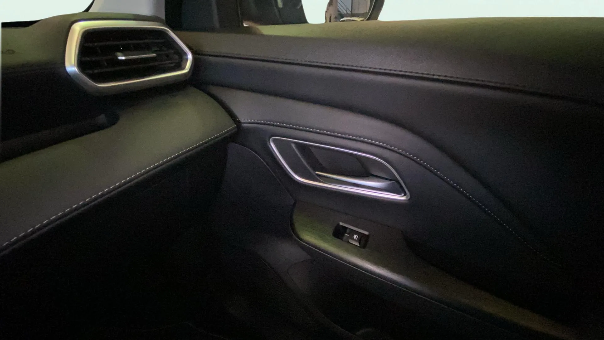 MG ZS Hybrid+ Comfort - foto 37