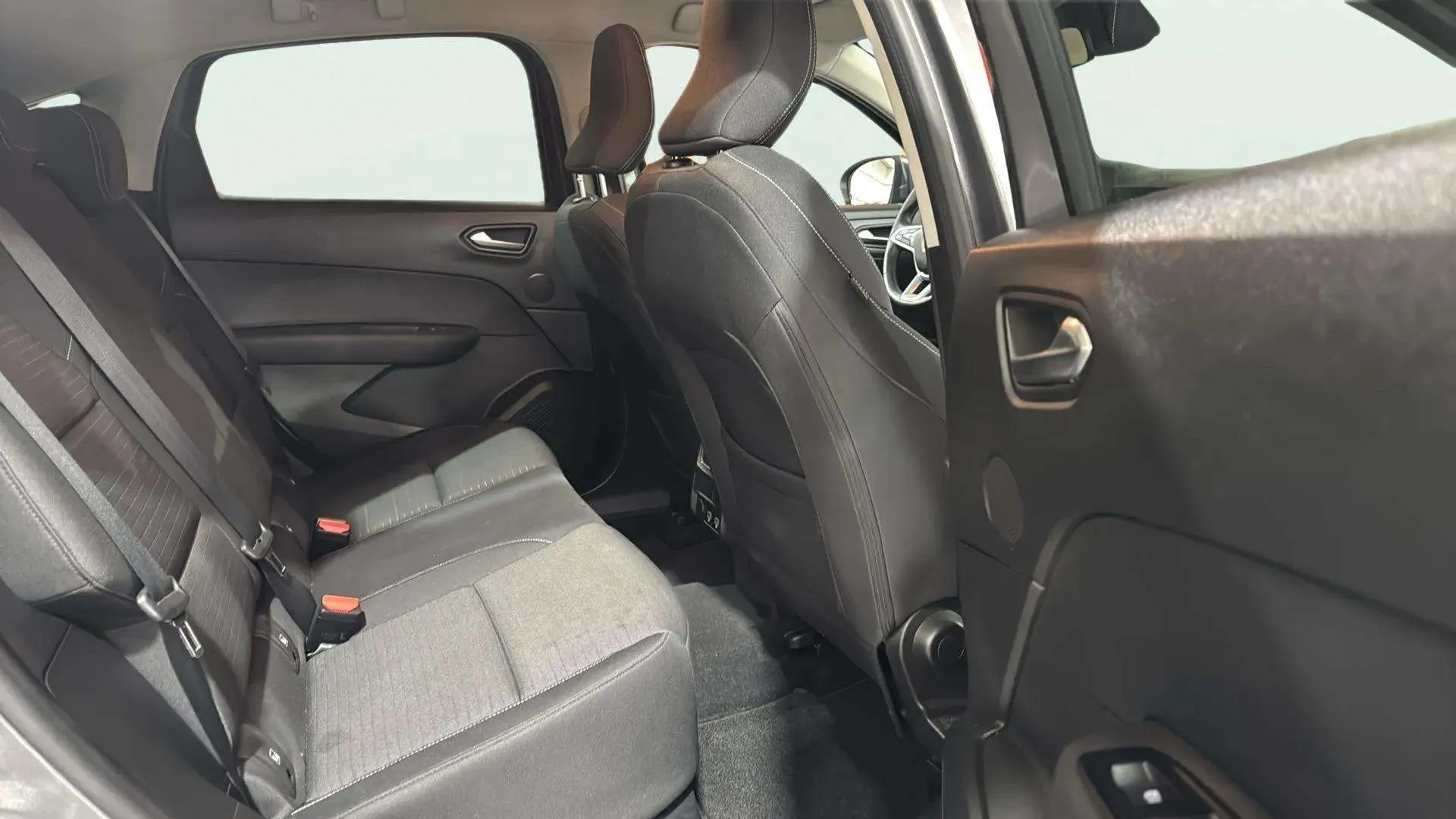 Renault Arkana Evolution TCe EDC mild hybr - foto 21
