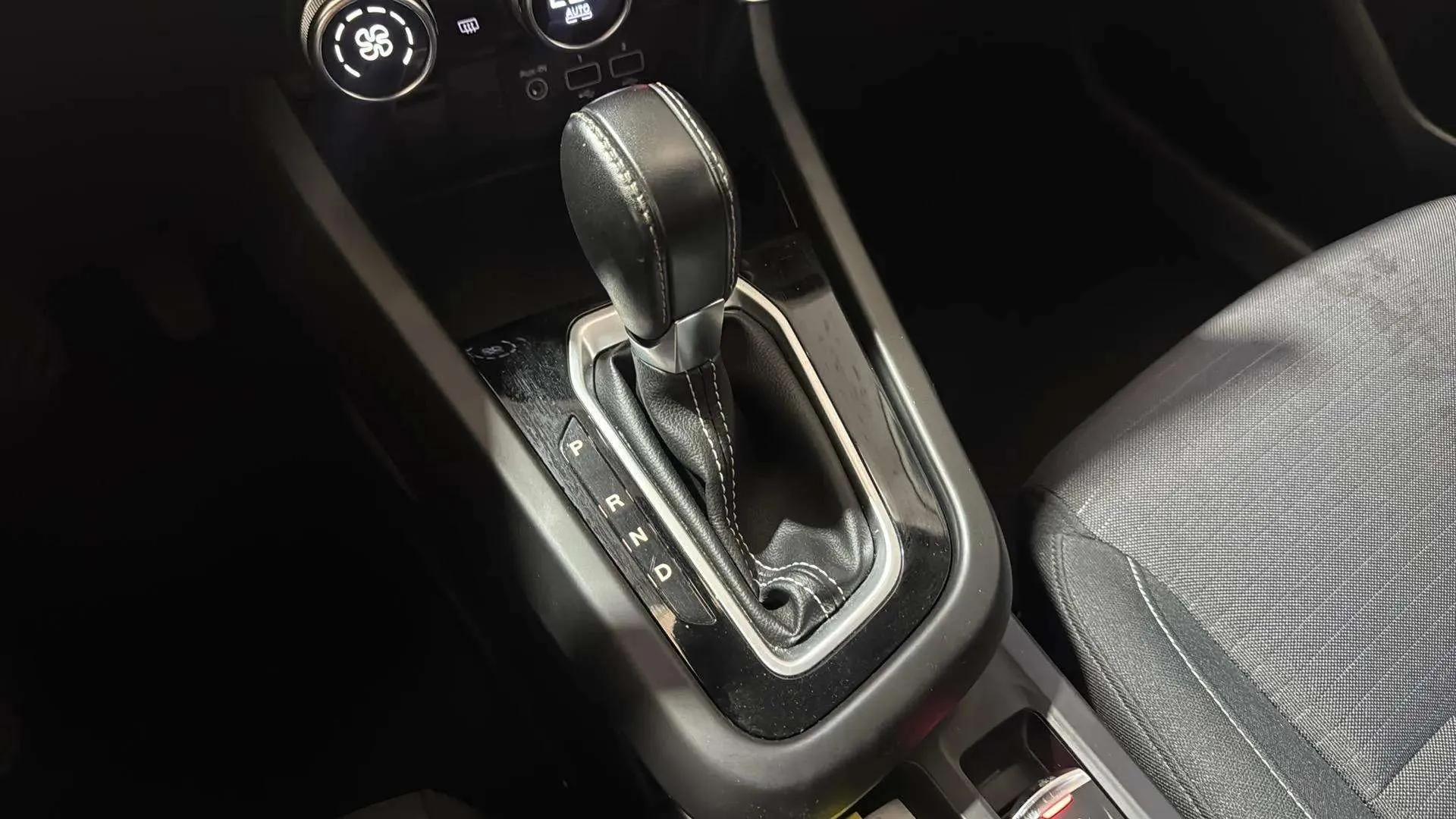 Renault Arkana Evolution TCe EDC mild hybr - foto 18