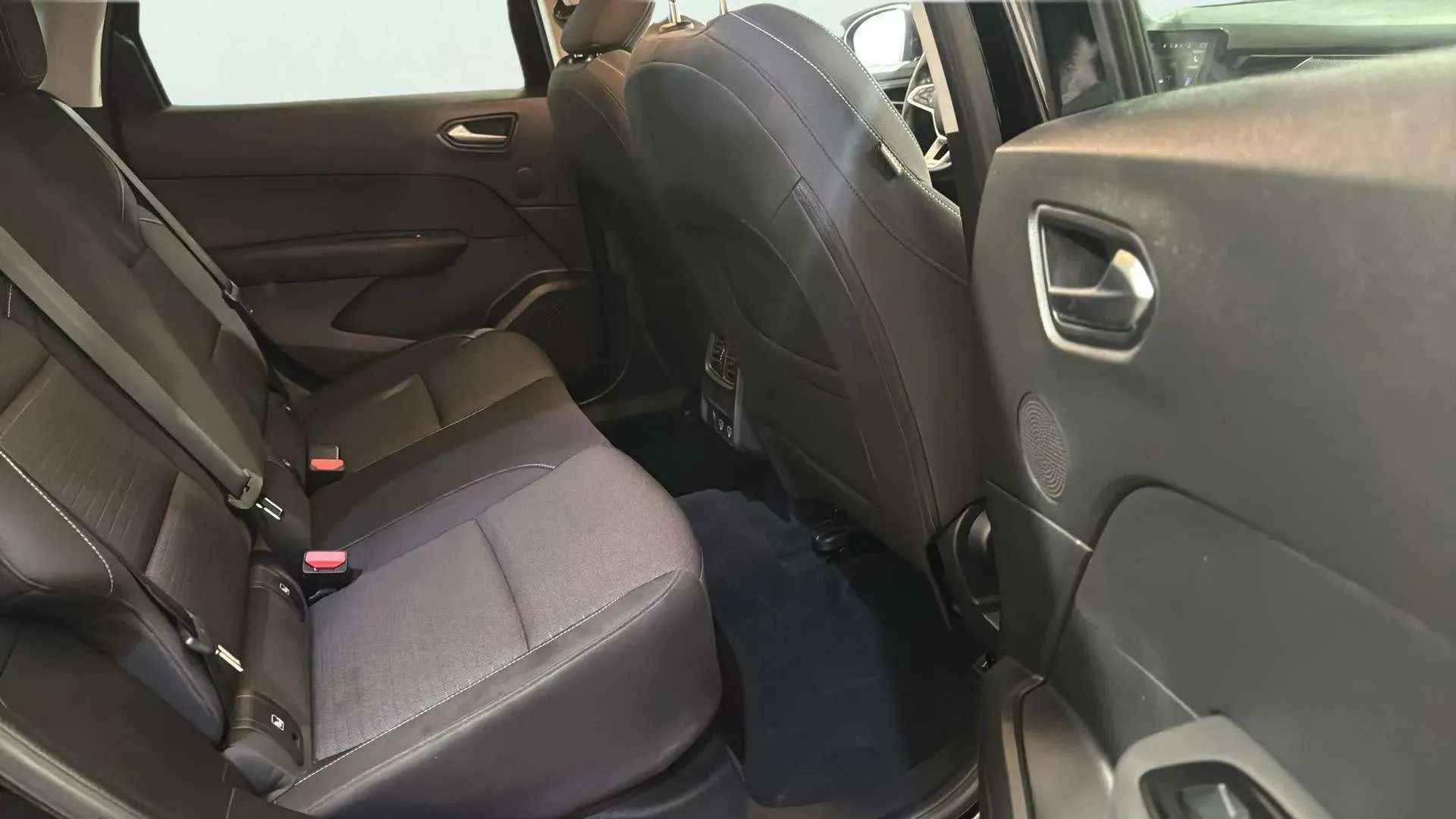 Renault Arkana Evolution TCe EDC mild hybr - foto 22