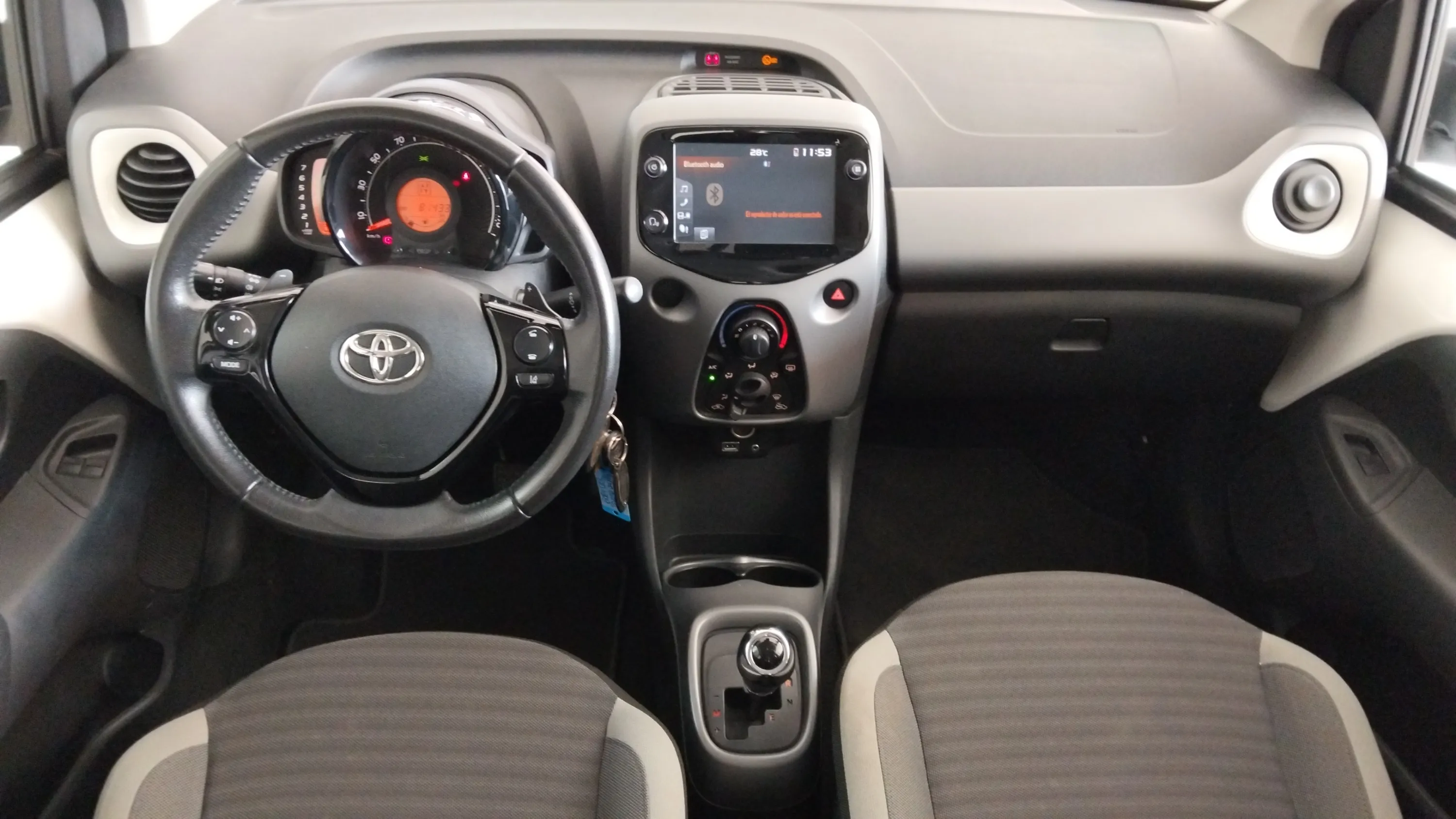Toyota Aygo 1.0 70 x-play - foto 7