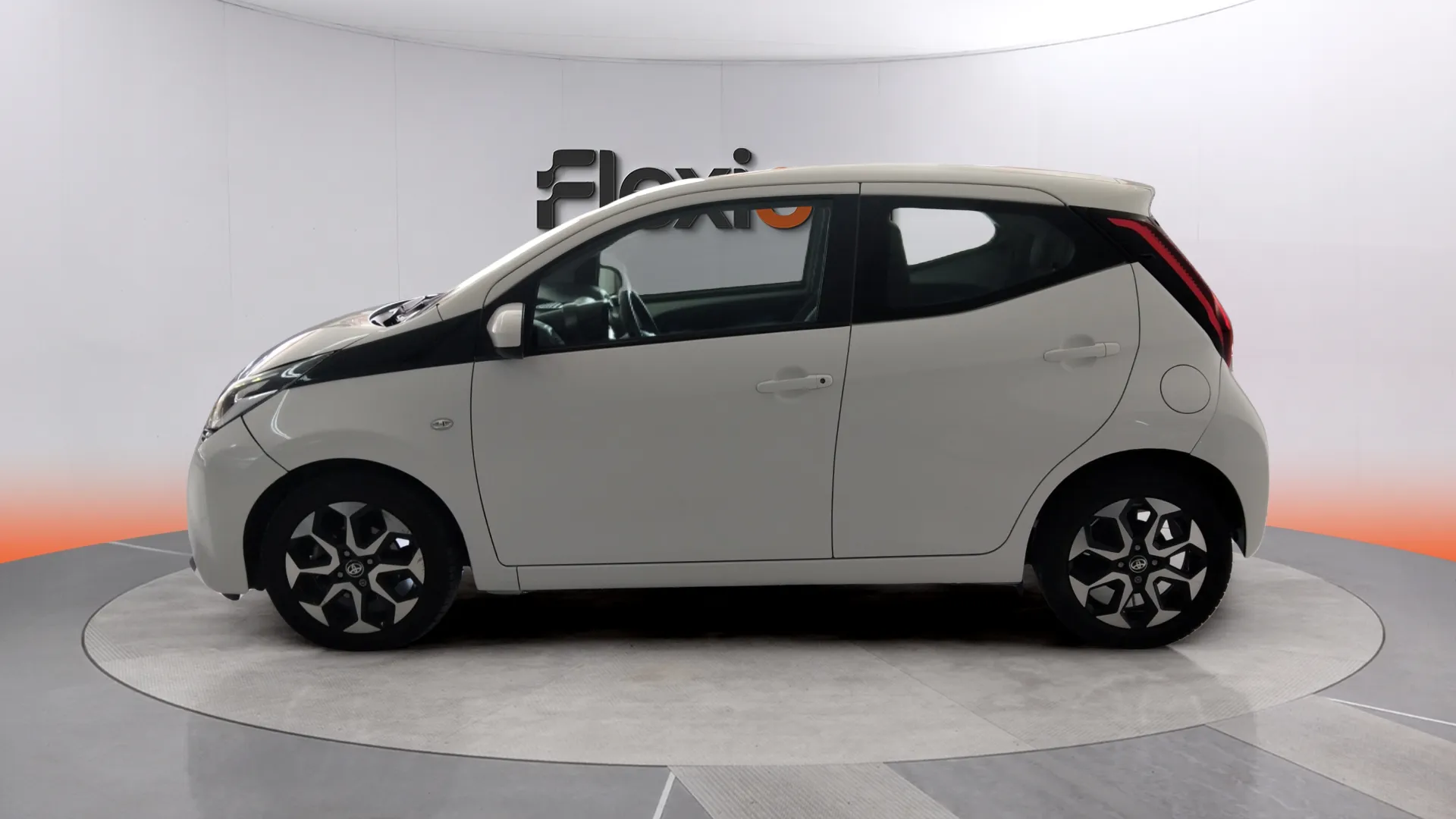 Toyota Aygo 1.0 70 x-play - foto 5