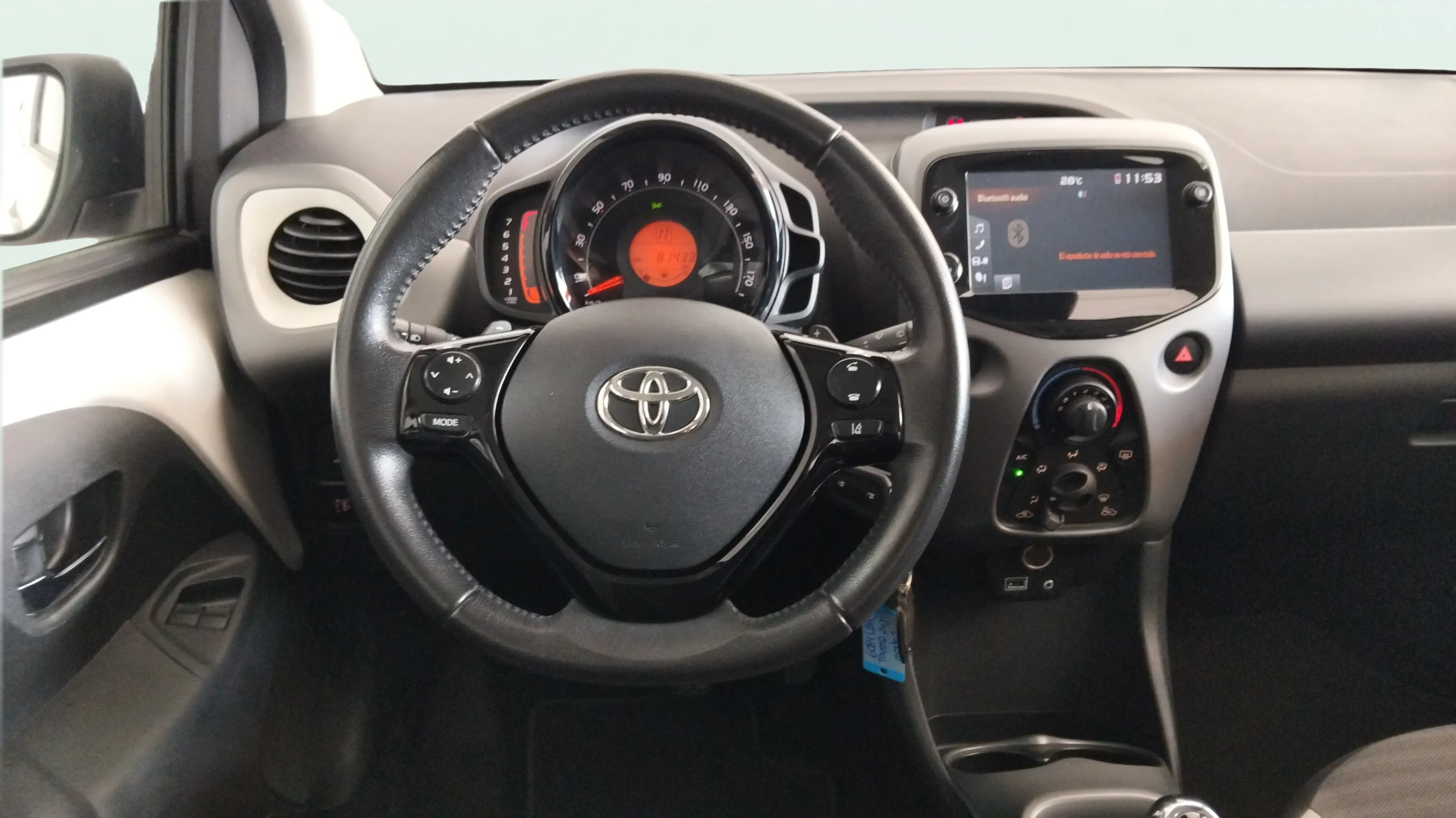 Toyota Aygo 1.0 70 x-play - foto 8