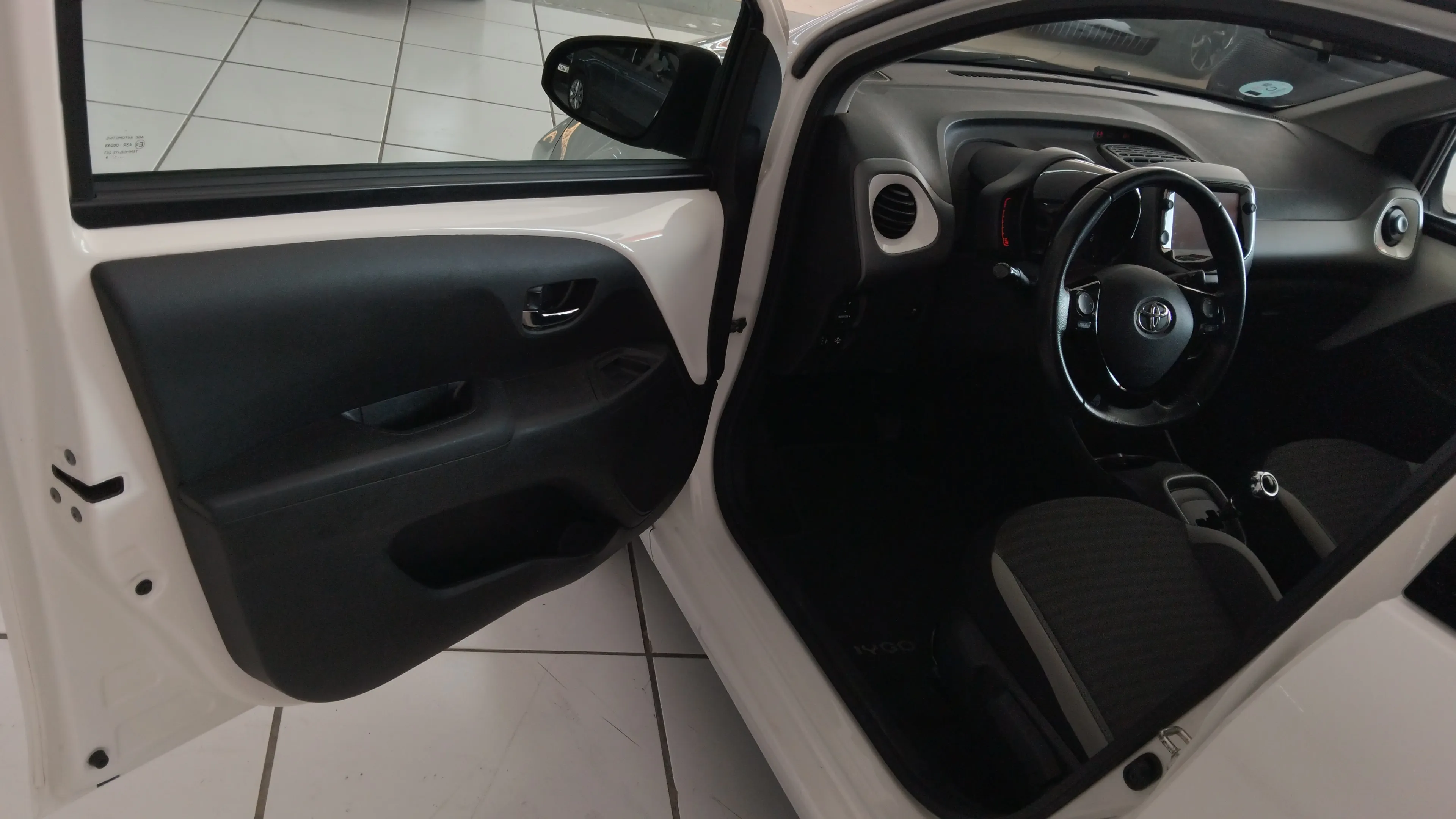 Toyota Aygo 1.0 70 x-play - foto 10