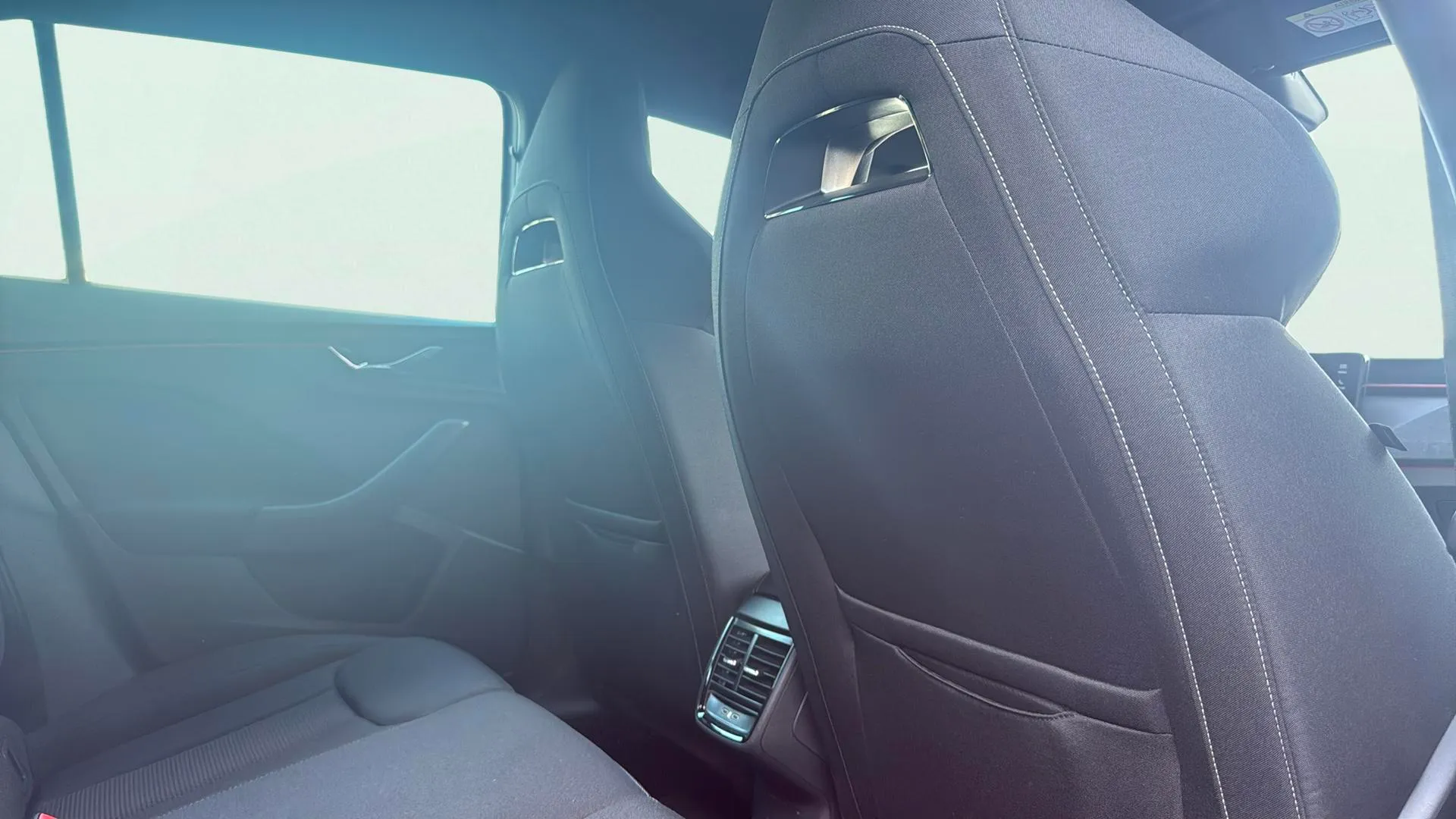 Škoda Kamiq 1.0 TSI GO - foto 14