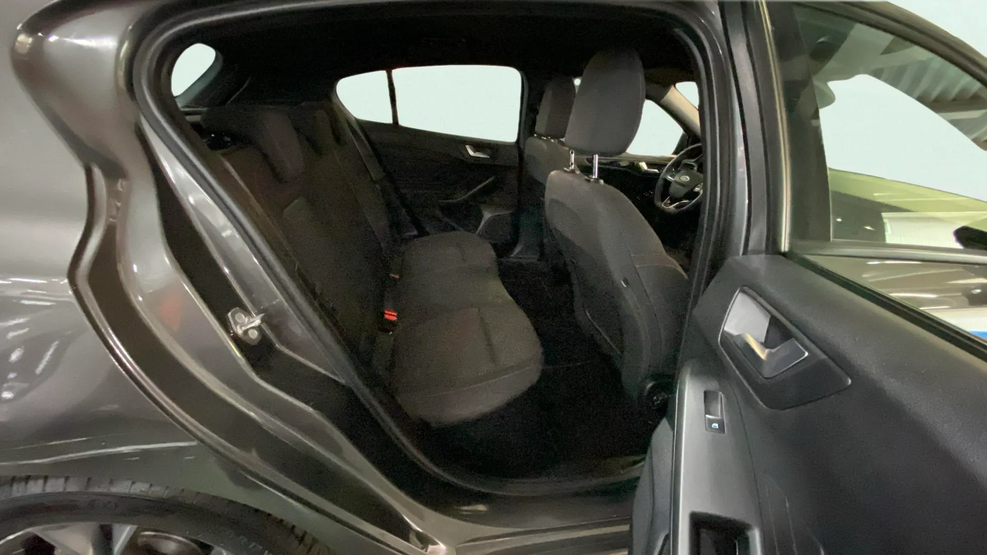 Ford Focus 1.0 EcoBoost ST-Line - foto 24