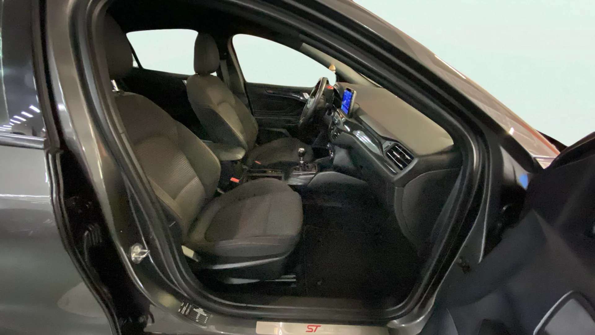 Ford Focus 1.0 EcoBoost ST-Line - foto 23
