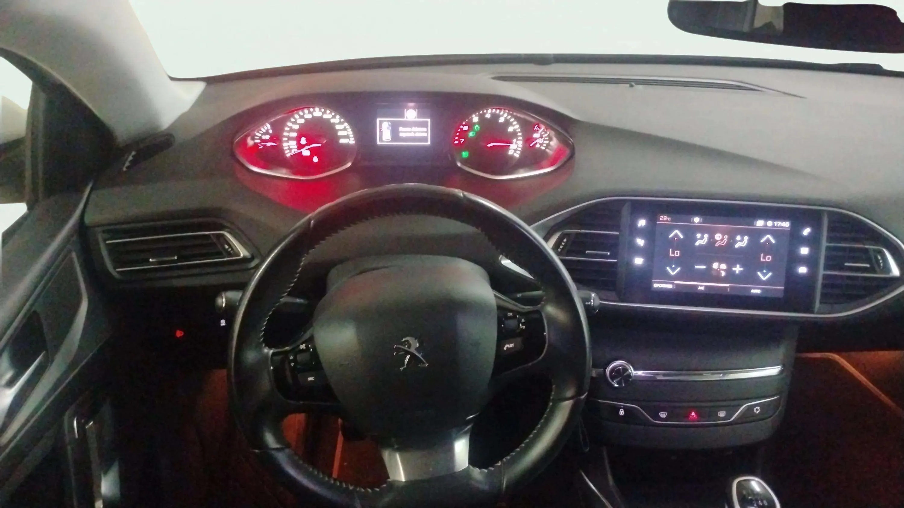 Peugeot 308 Allure 1.2 PureTech - foto 19
