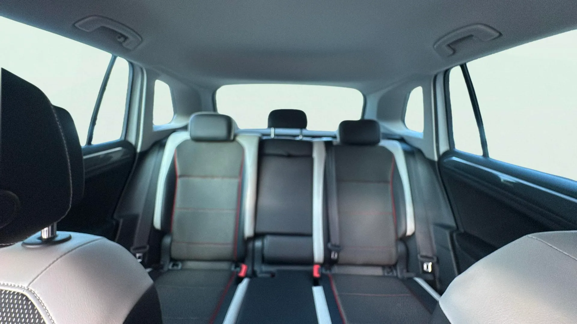 Volkswagen Tiguan Urban Sport 2.0 TDI DSG - foto 15