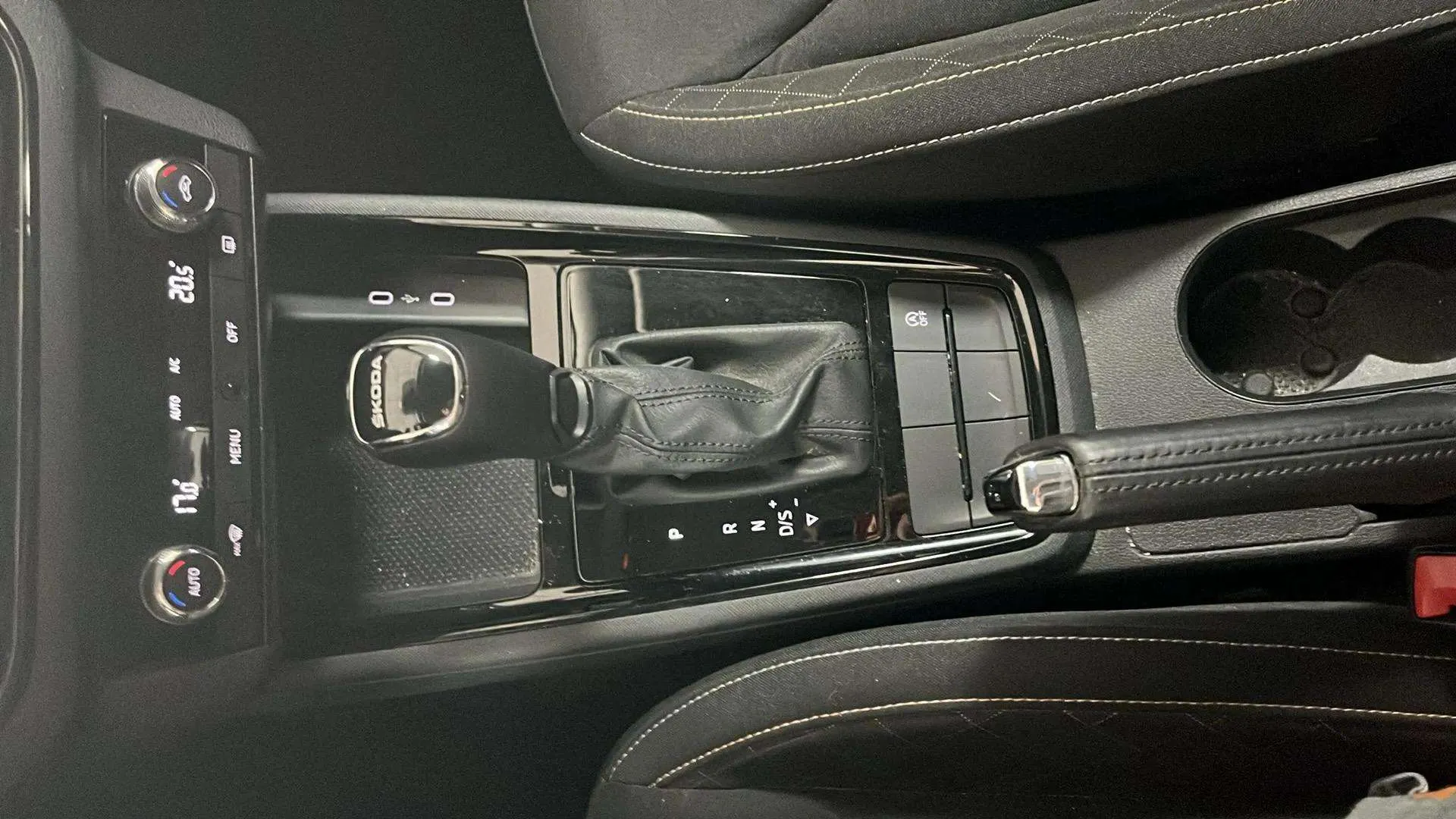 Škoda Kamiq 1.0 TSI DSG Ambition - foto 14