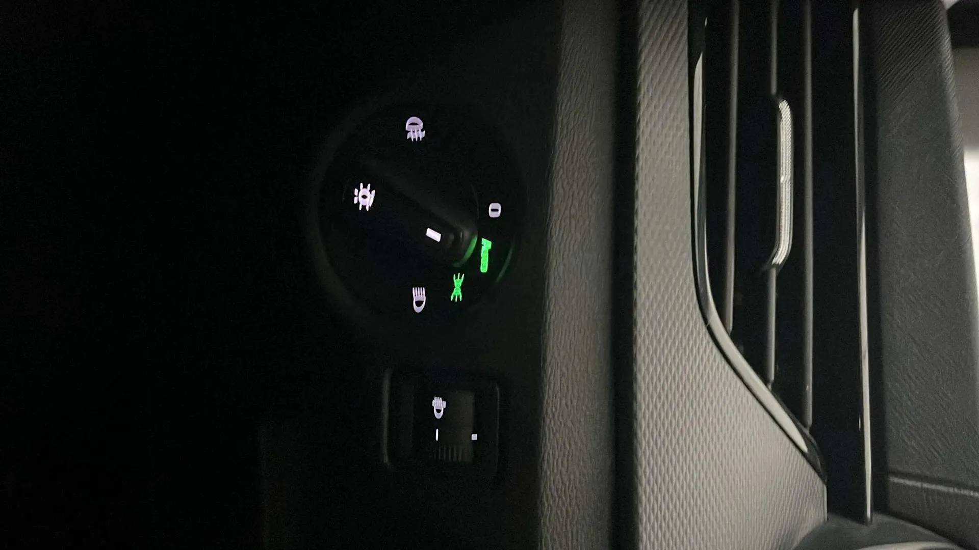 Škoda Kamiq 1.0 TSI DSG Ambition - foto 15