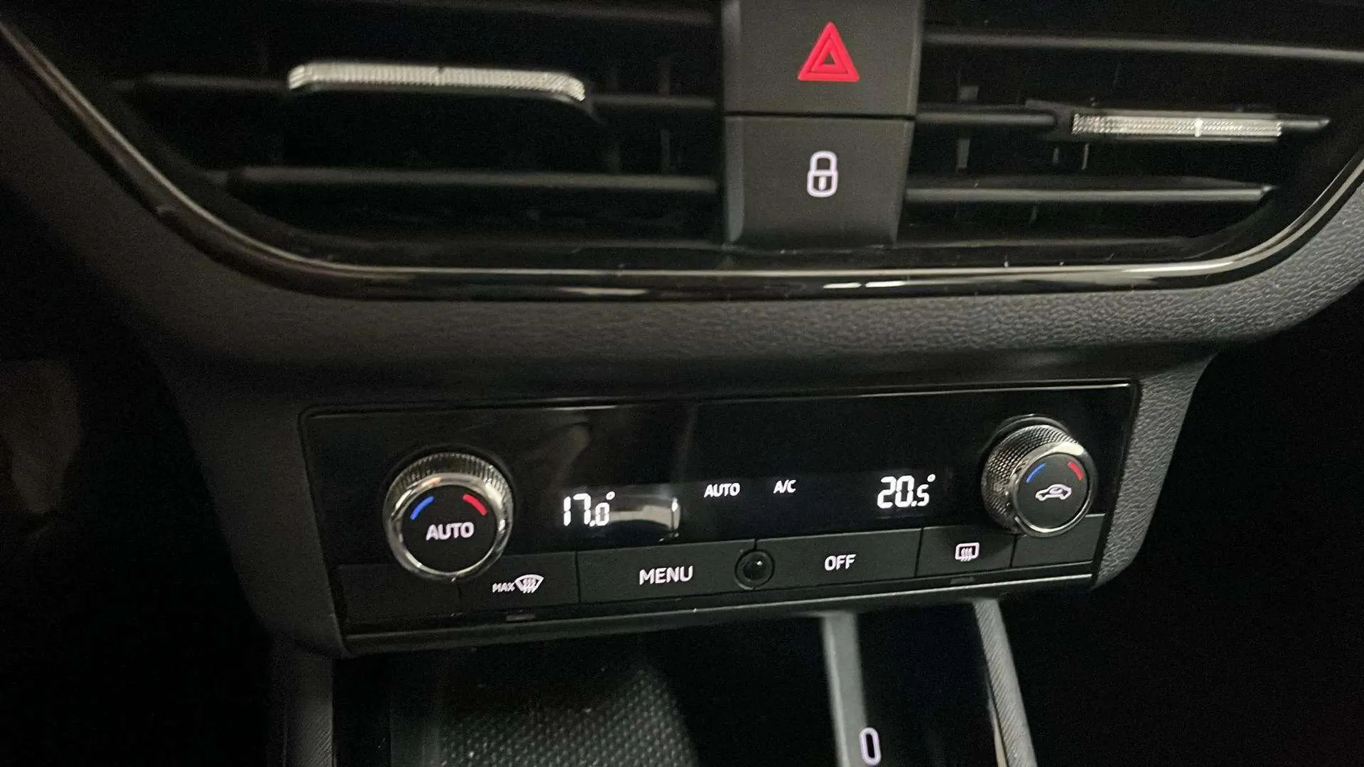 Škoda Kamiq 1.0 TSI DSG Ambition - foto 11