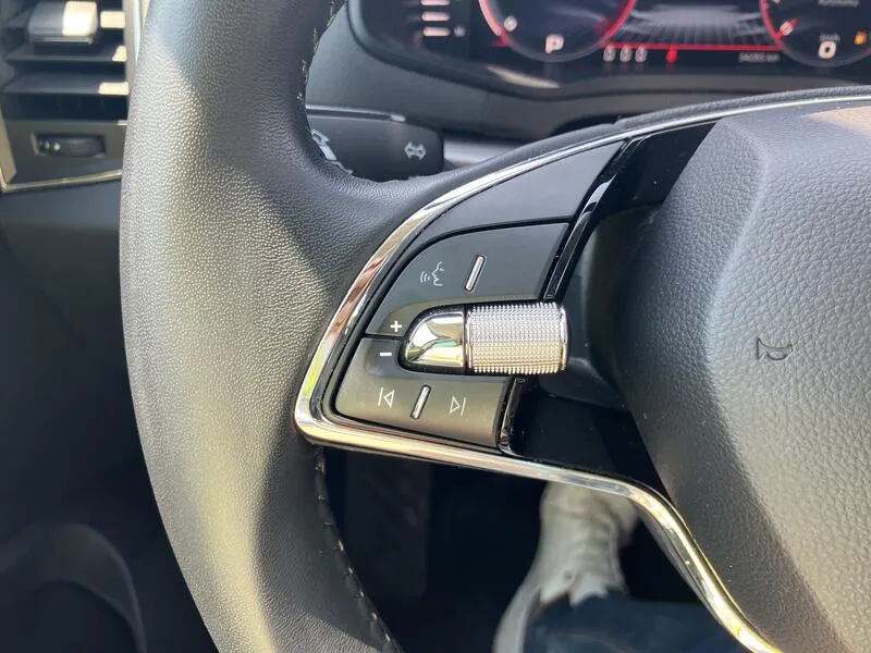 Škoda Karoq 1.5 TSI DSG ACT Ambition - foto 29