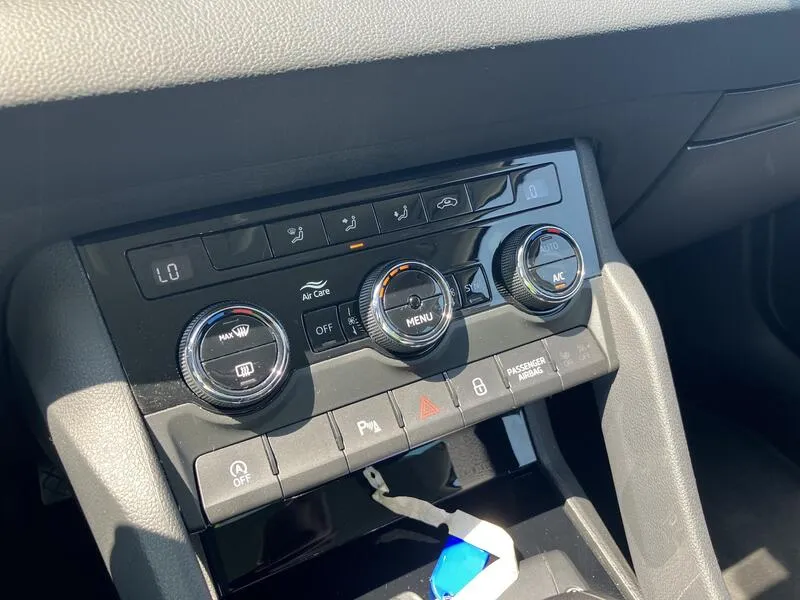 Škoda Karoq 1.5 TSI DSG ACT Ambition - foto 33
