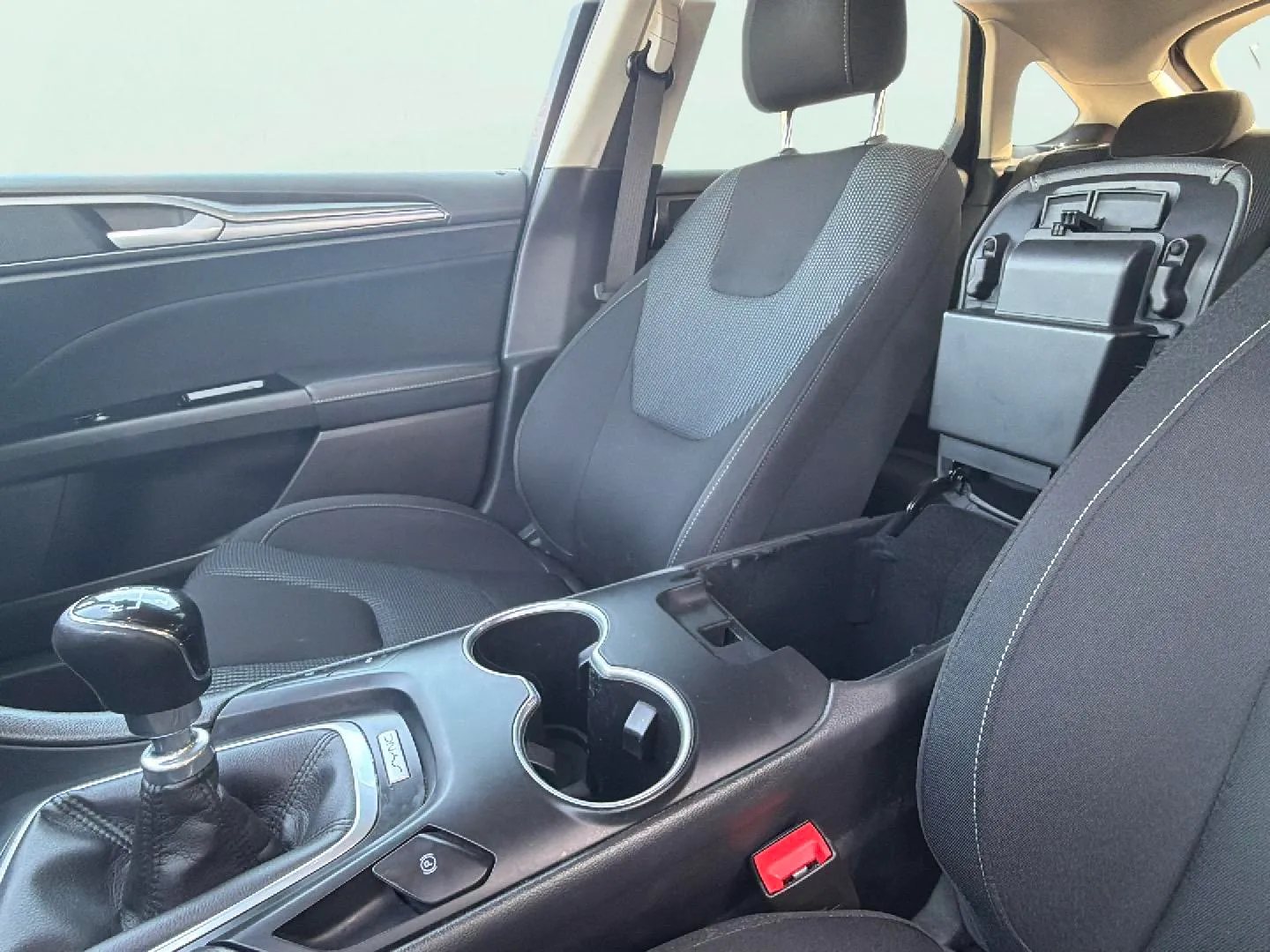 Ford Mondeo 1.5 EcoBoost Titanium SportBreak - foto 31