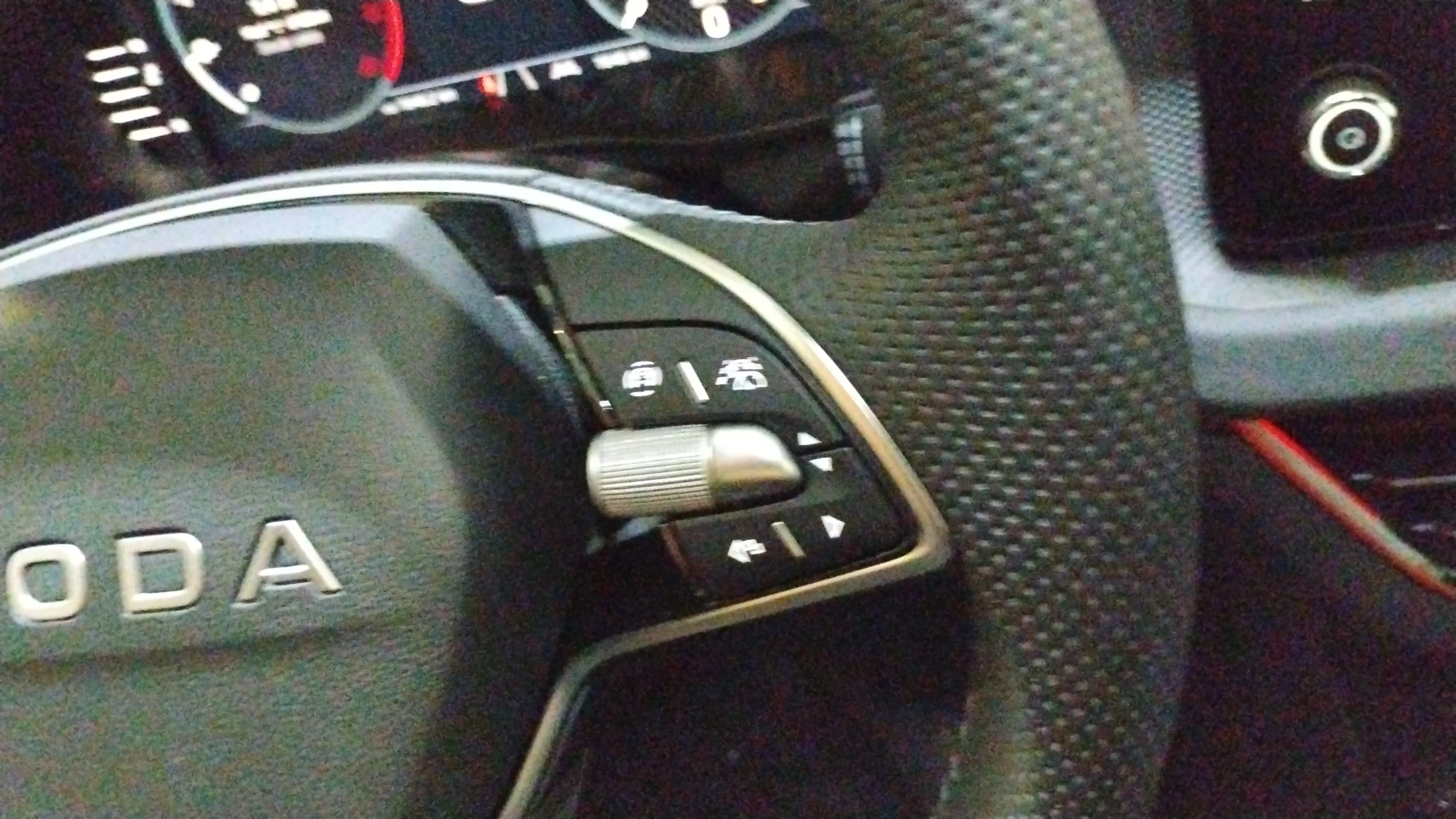 Škoda Kamiq 1.0 TSI Sport - foto 14