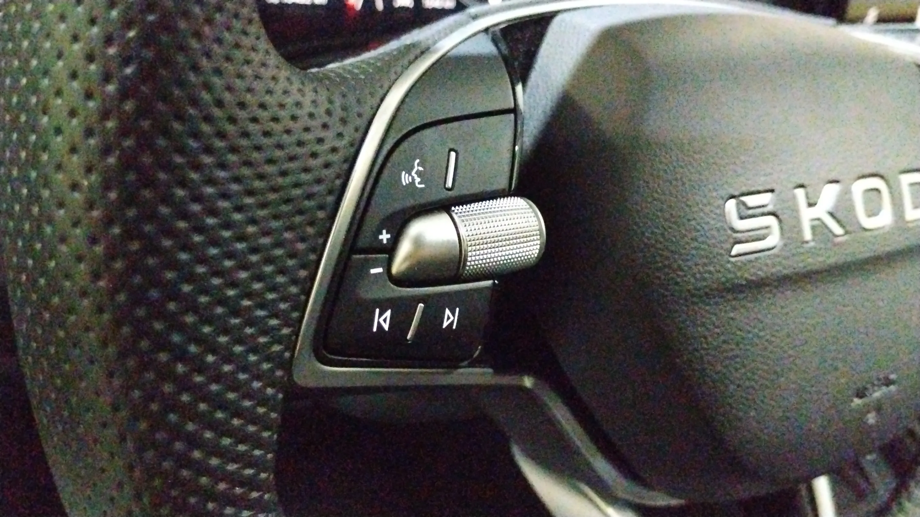 Škoda Kamiq 1.0 TSI Sport - foto 13