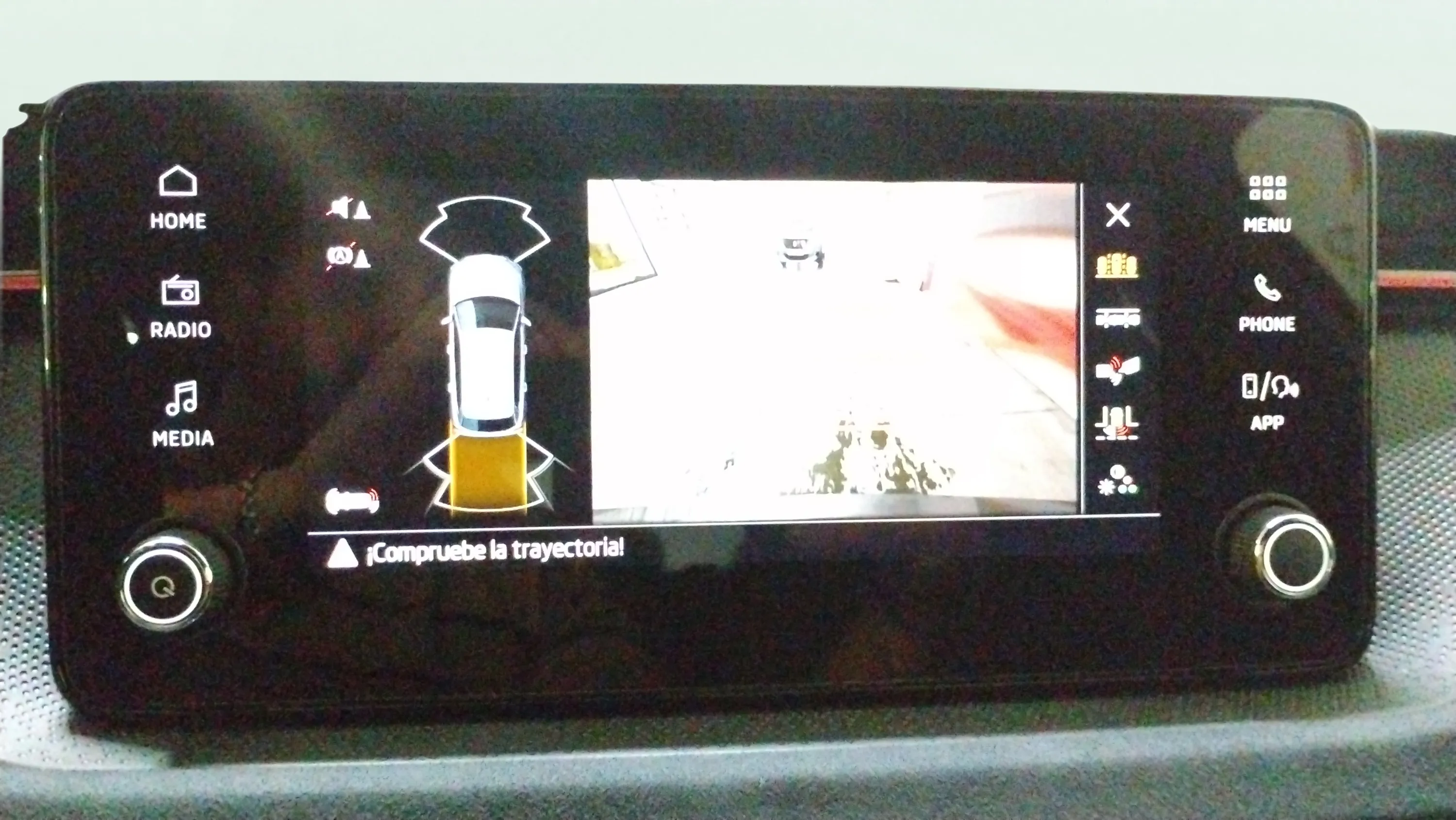 Škoda Kamiq 1.0 TSI Sport - foto 17