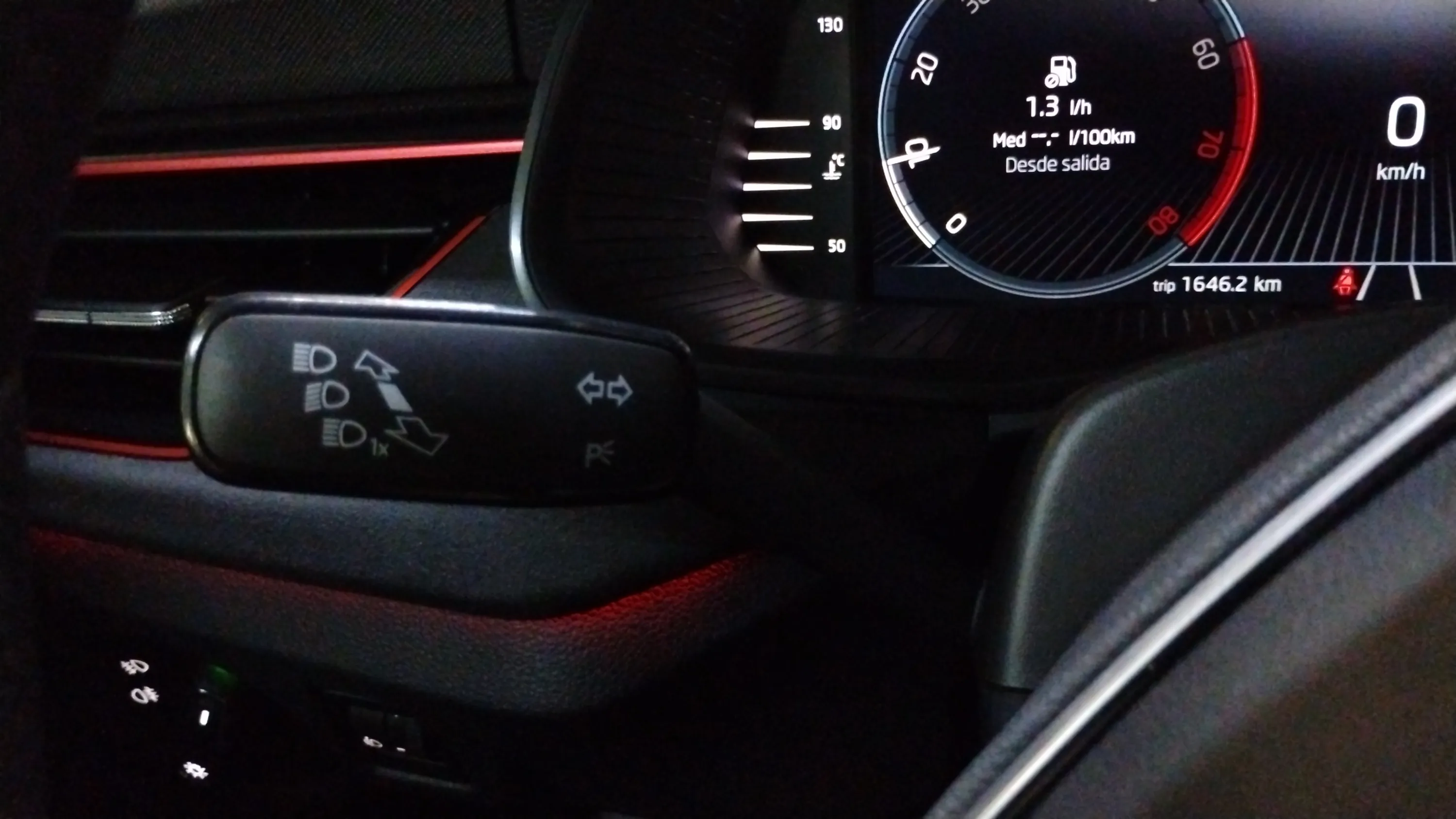 Škoda Kamiq 1.0 TSI Sport - foto 24