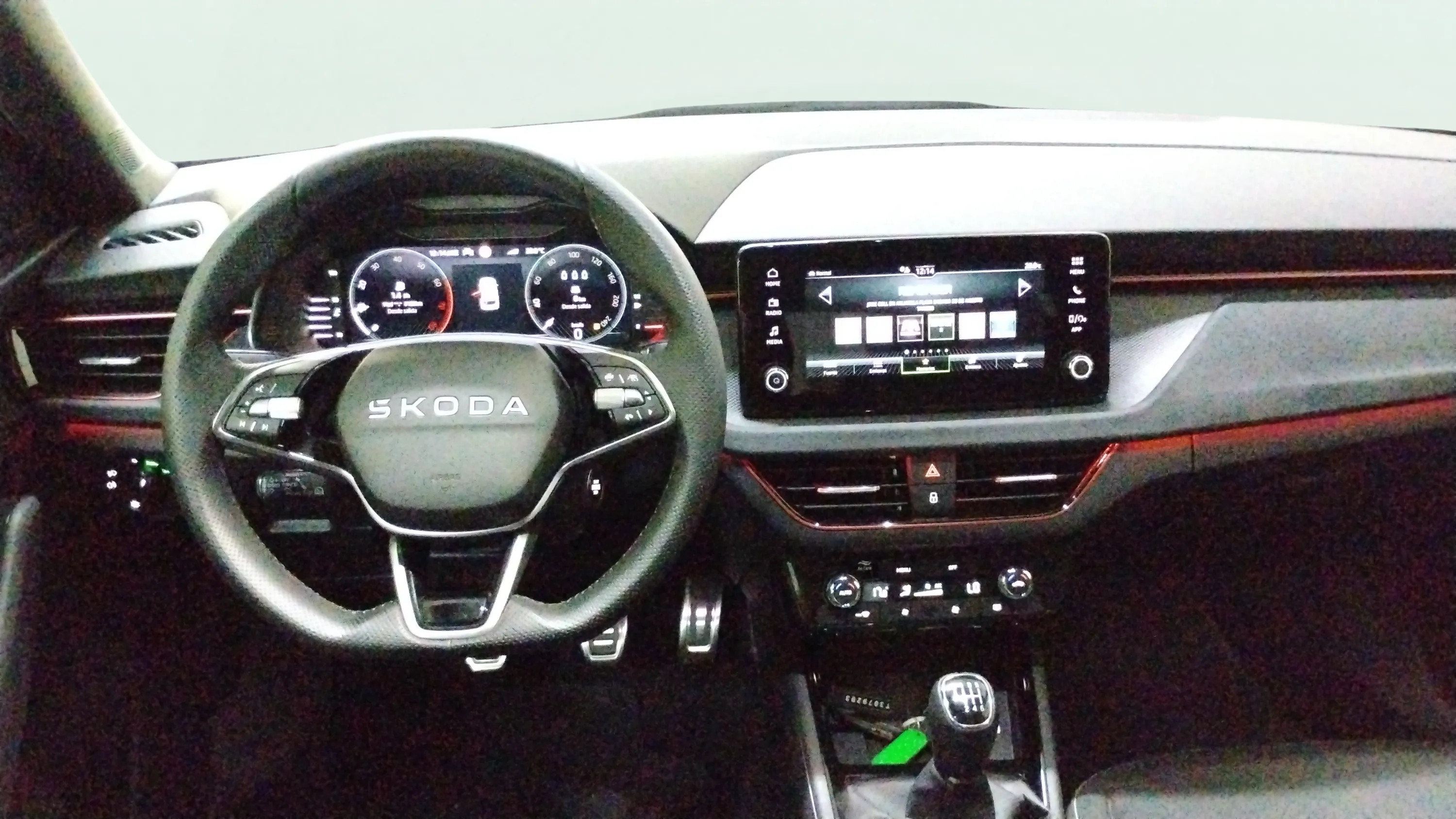 Škoda Kamiq 1.0 TSI Sport - foto 11