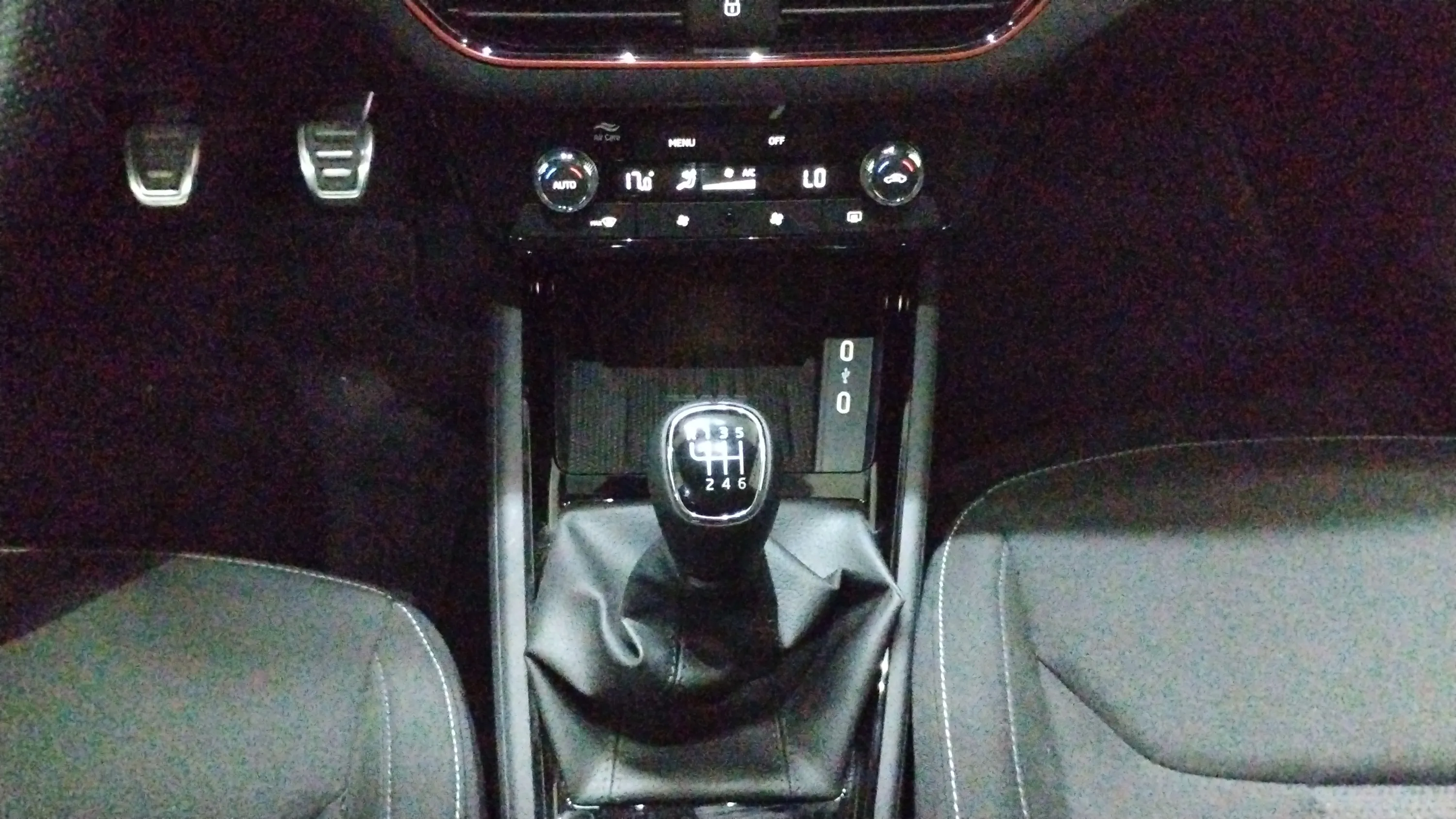 Škoda Kamiq 1.0 TSI Sport - foto 18