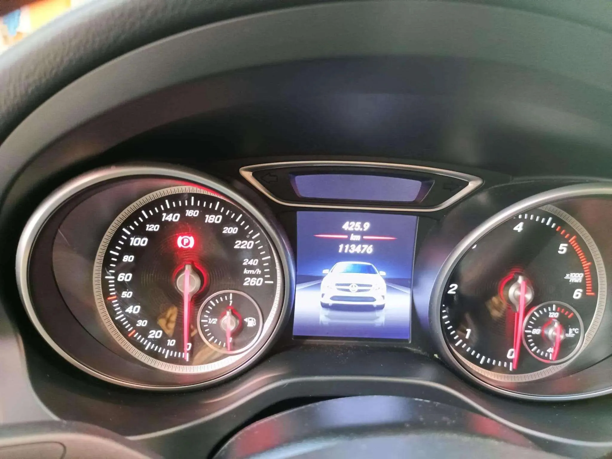 Mercedes-Benz CLA 200 d - foto 16