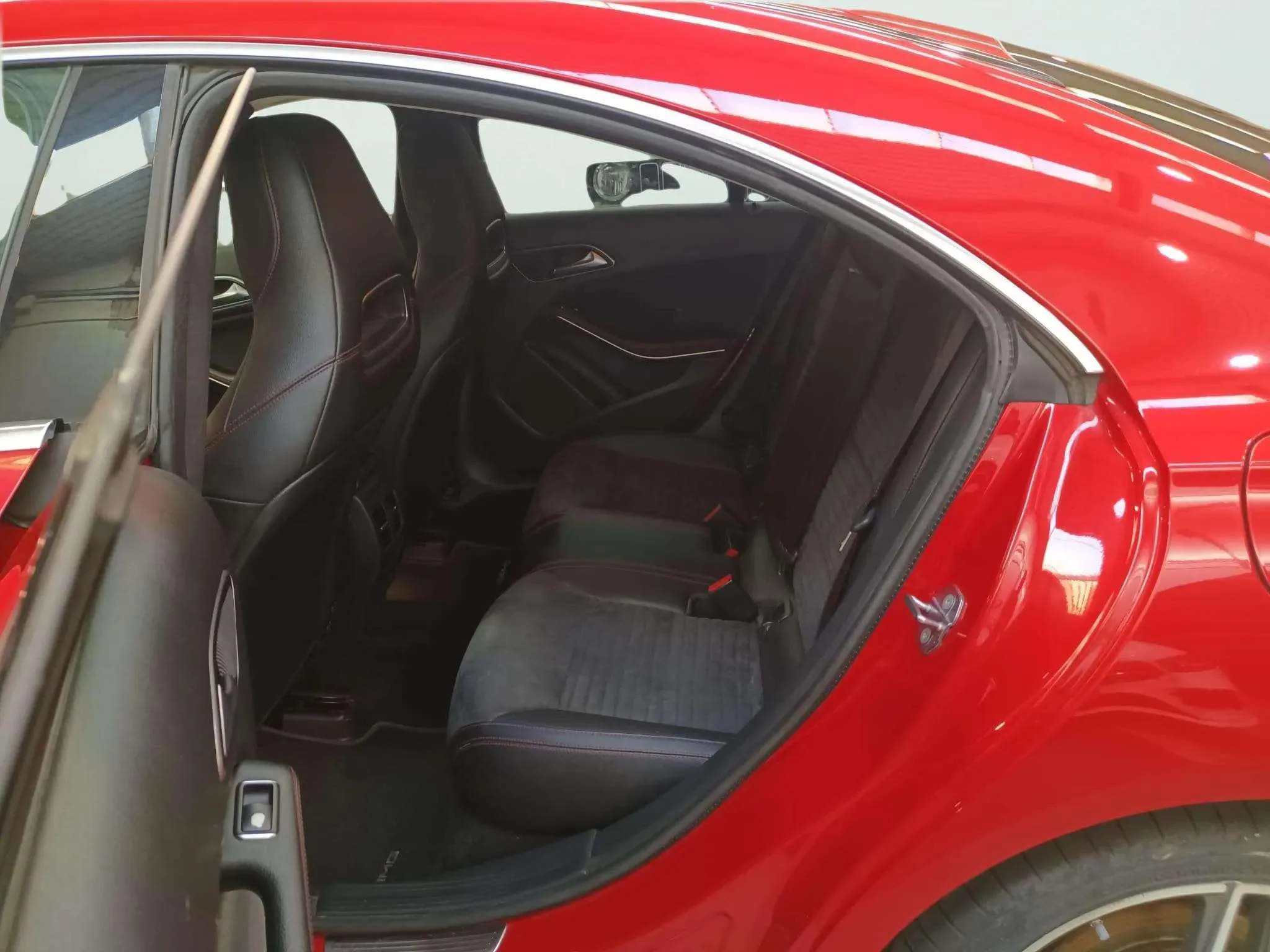 Mercedes-Benz CLA 200 d - foto 12