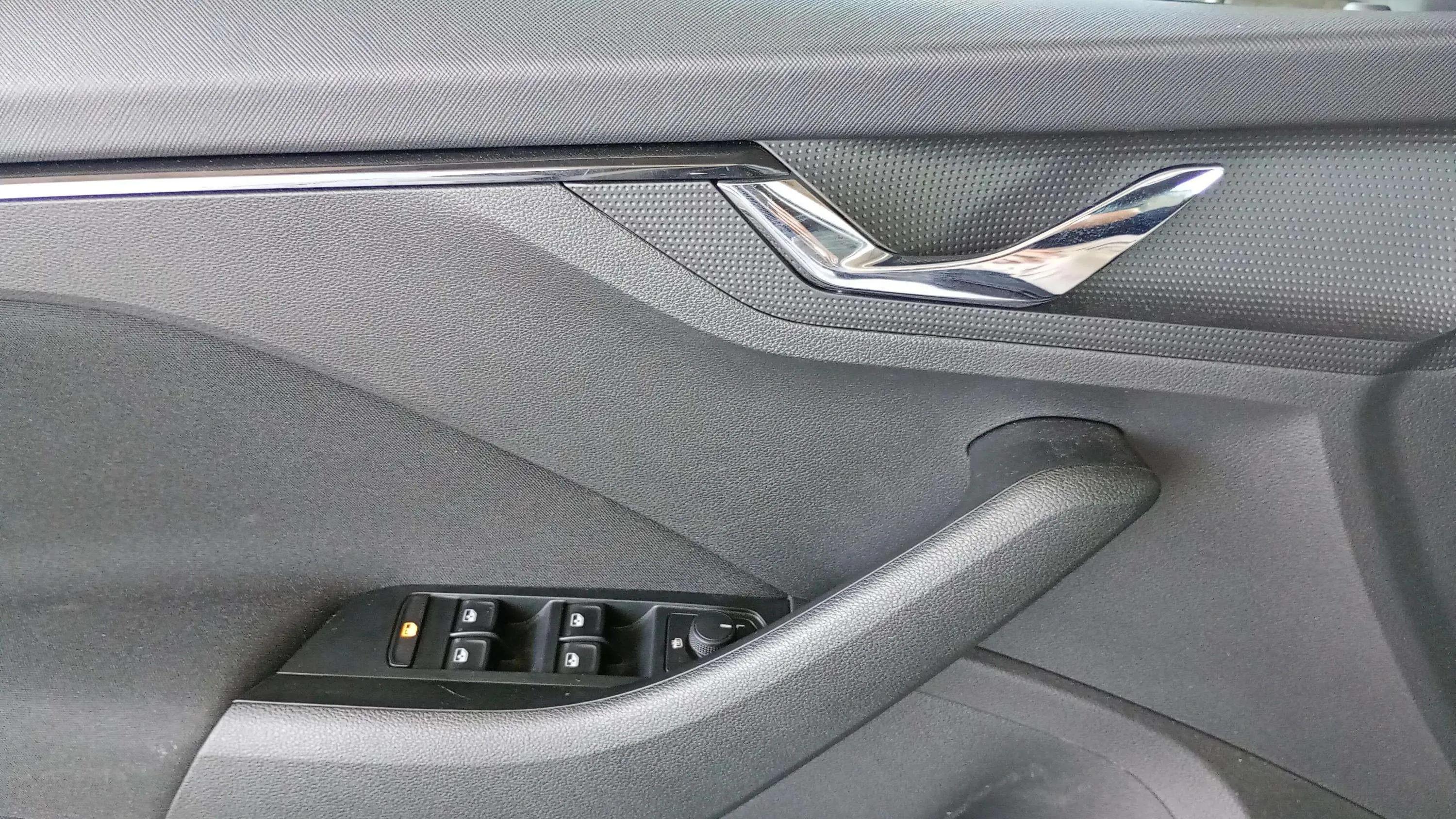 Škoda Kamiq 1.5 TSI DSG Ambition - foto 13