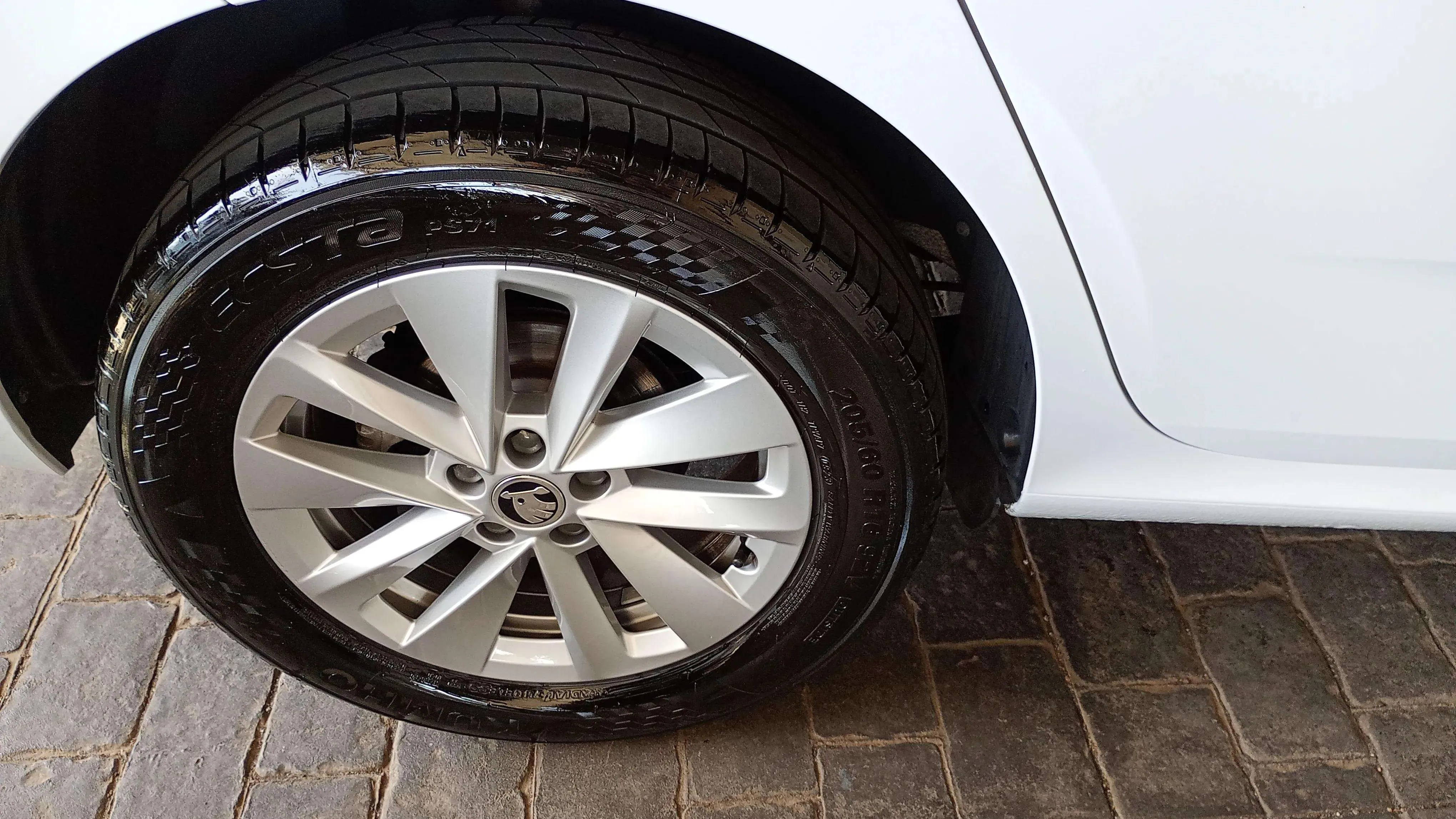 Škoda Kamiq 1.5 TSI DSG Ambition - foto 17