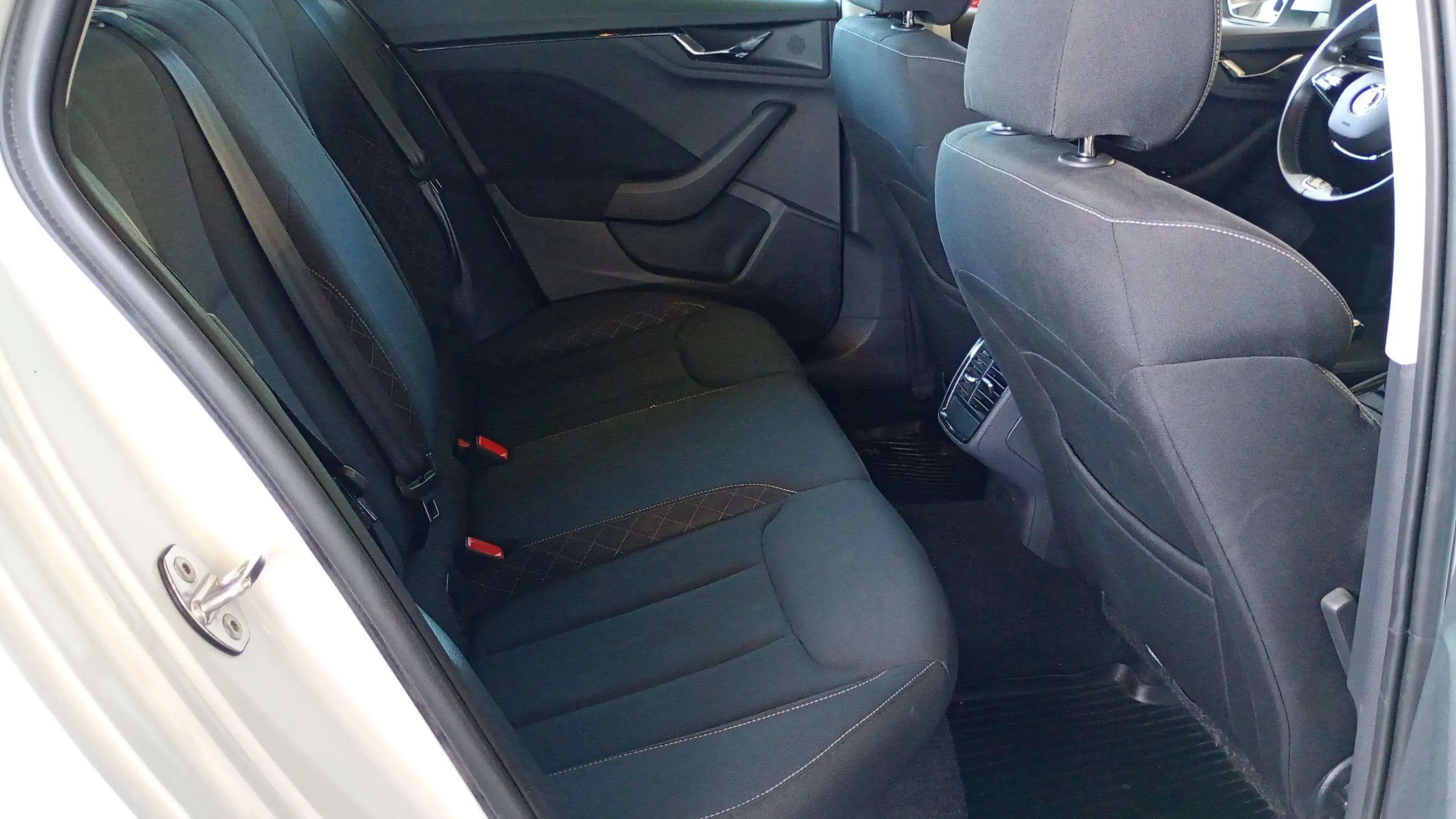 Škoda Kamiq 1.5 TSI DSG Ambition - foto 11
