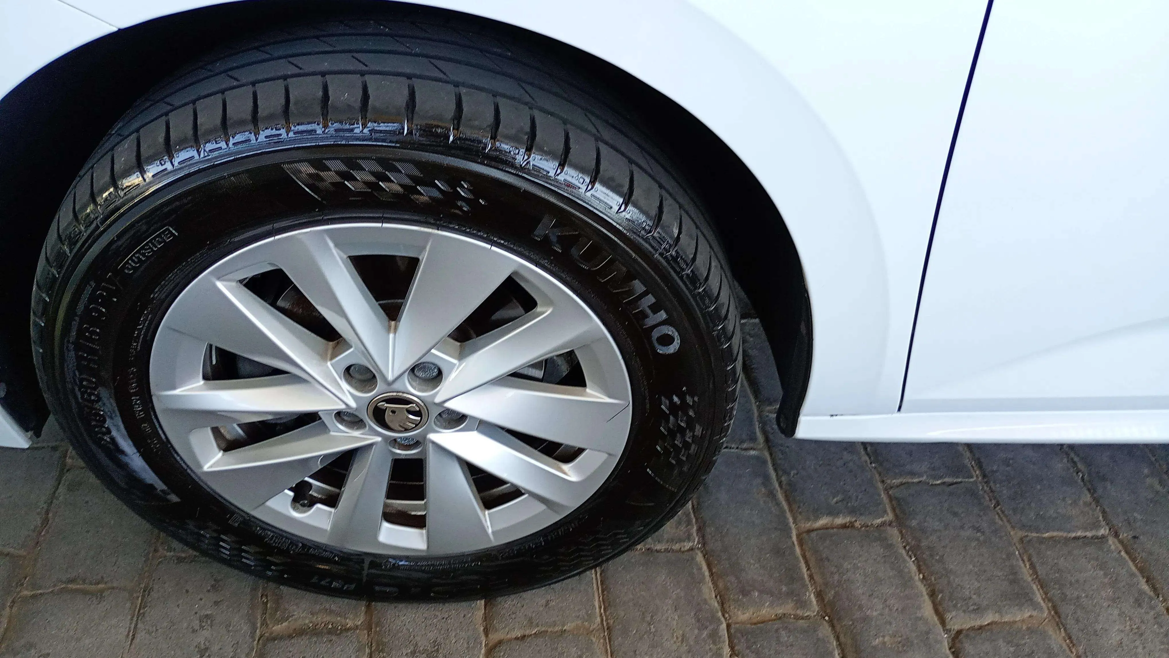 Škoda Kamiq 1.5 TSI DSG Ambition - foto 18