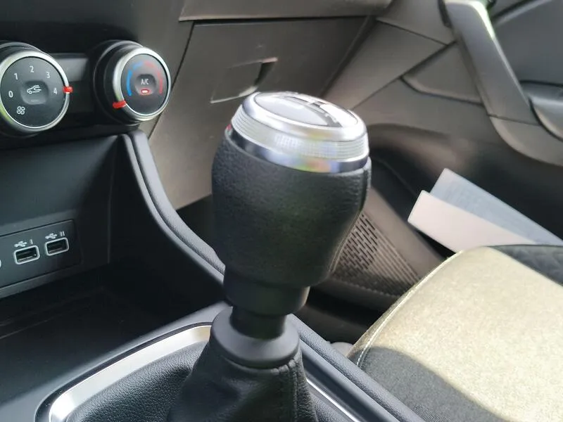 Renault Captur TCe Equilibre - foto 14