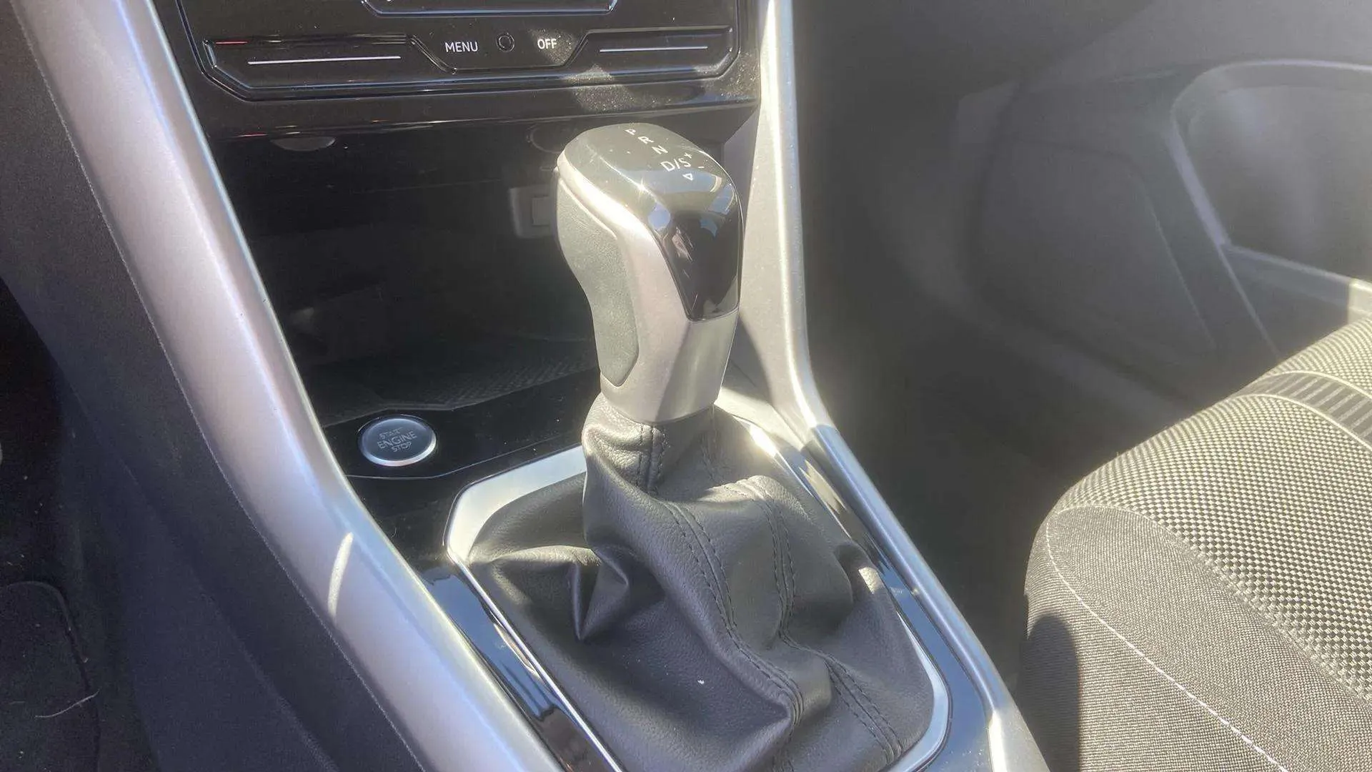 Volkswagen T-Roc "más" 1.5 TSI DSG - foto 18