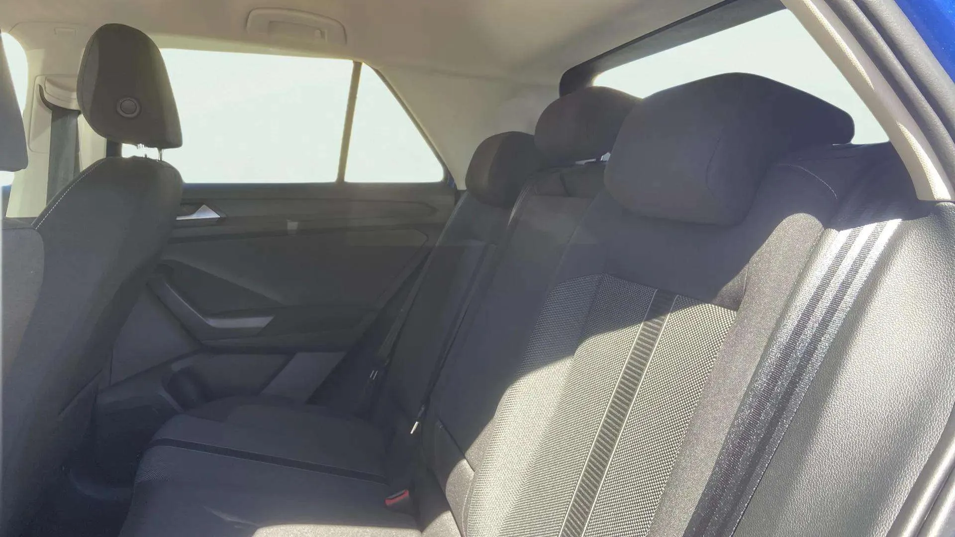 Volkswagen T-Roc "más" 1.5 TSI DSG - foto 24
