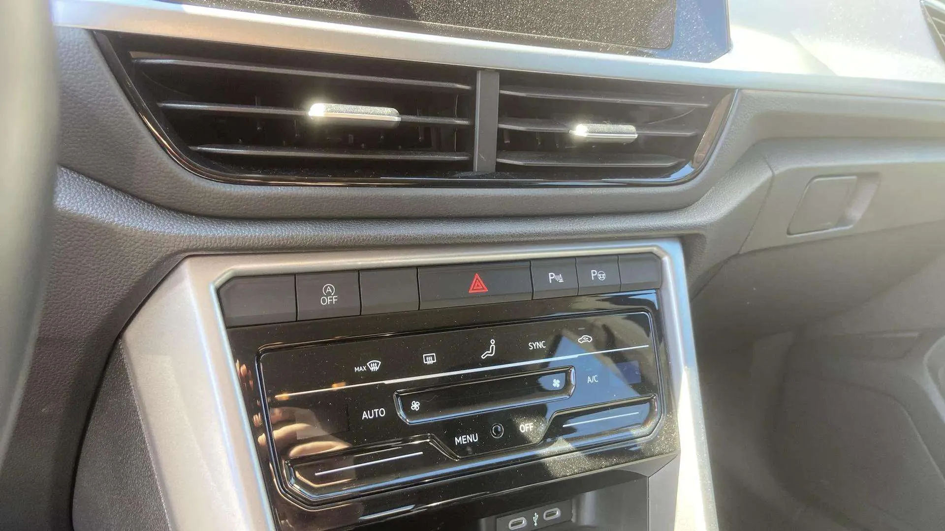 Volkswagen T-Roc "más" 1.5 TSI DSG - foto 17