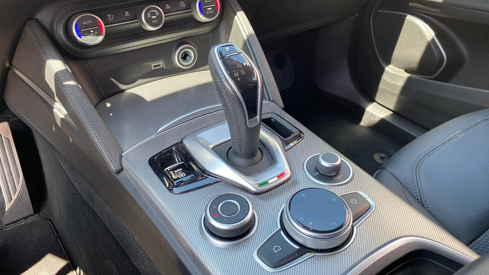 Alfa Romeo Stelvio 2.0 Gasolina Sprint+ Q4 - foto 18