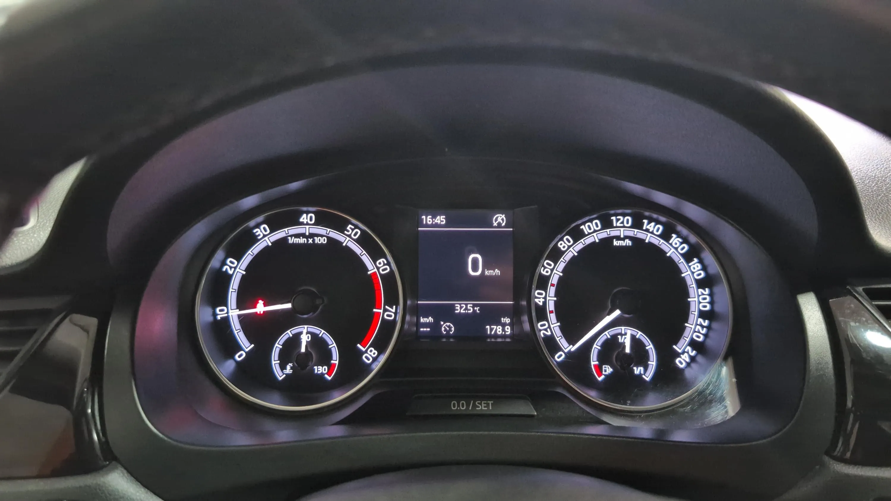 Škoda Rapid 1.0 TSI Ambition - foto 12