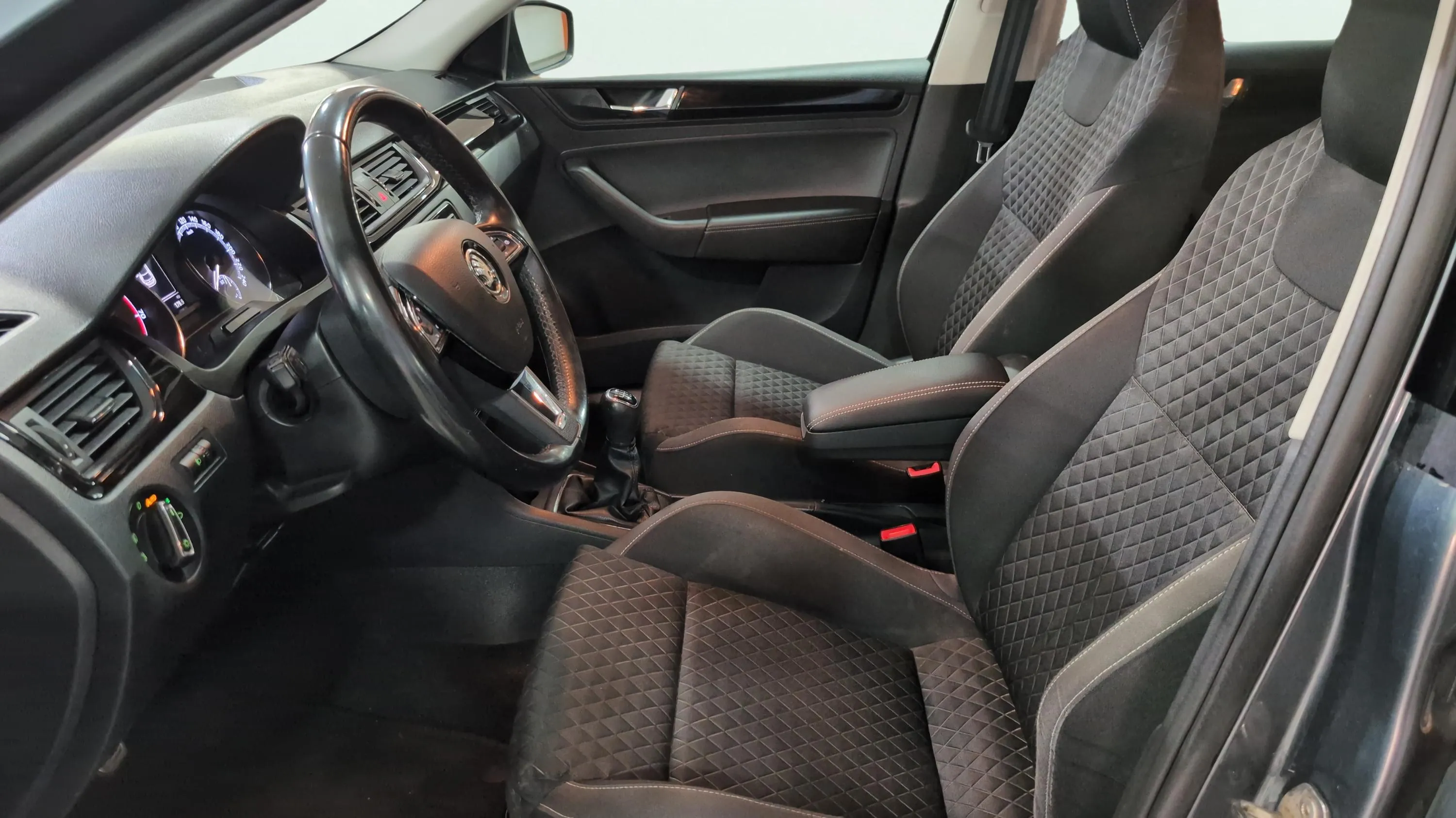 Škoda Rapid 1.0 TSI Ambition - foto 13