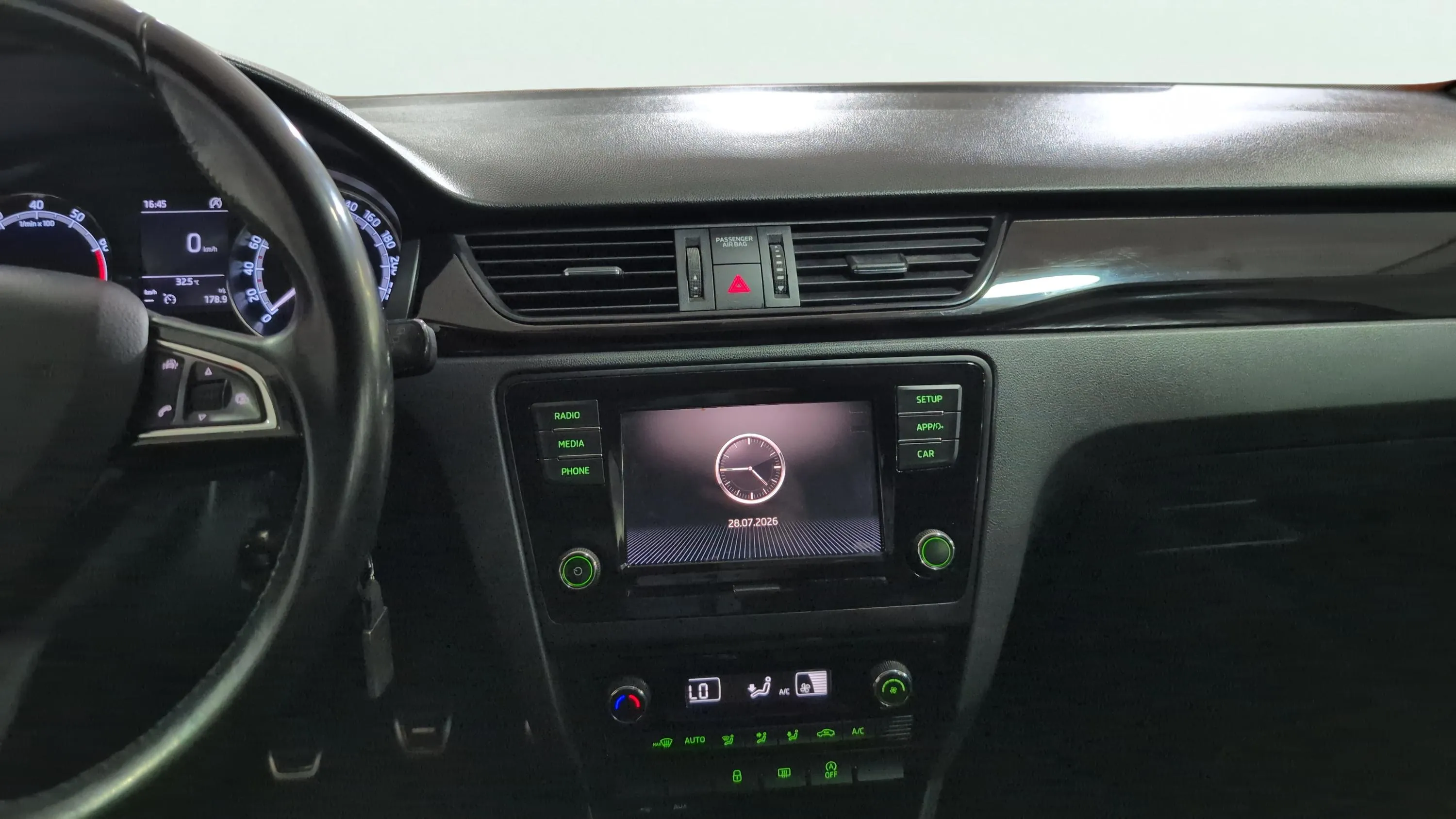 Škoda Rapid 1.0 TSI Ambition - foto 10