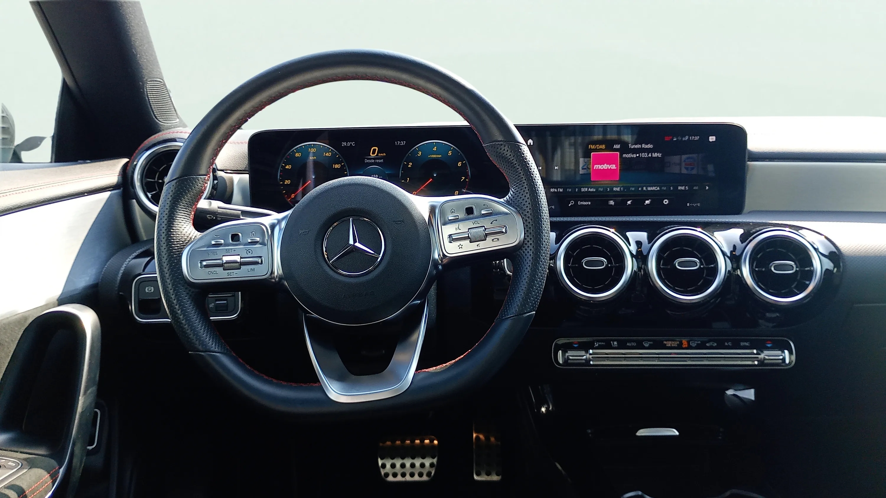 Mercedes-Benz CLA 180 - foto 10