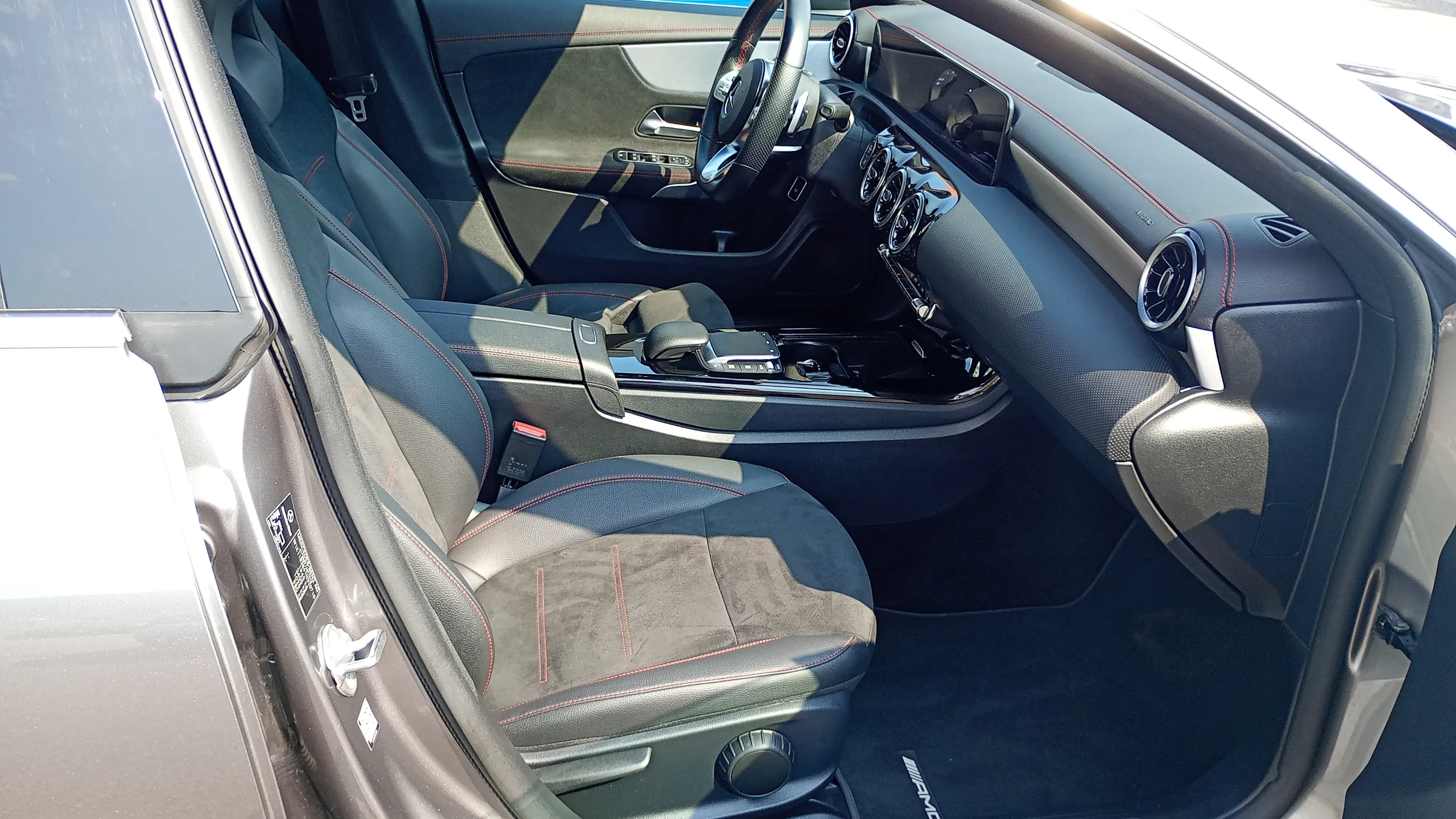 Mercedes-Benz CLA 180 - foto 15