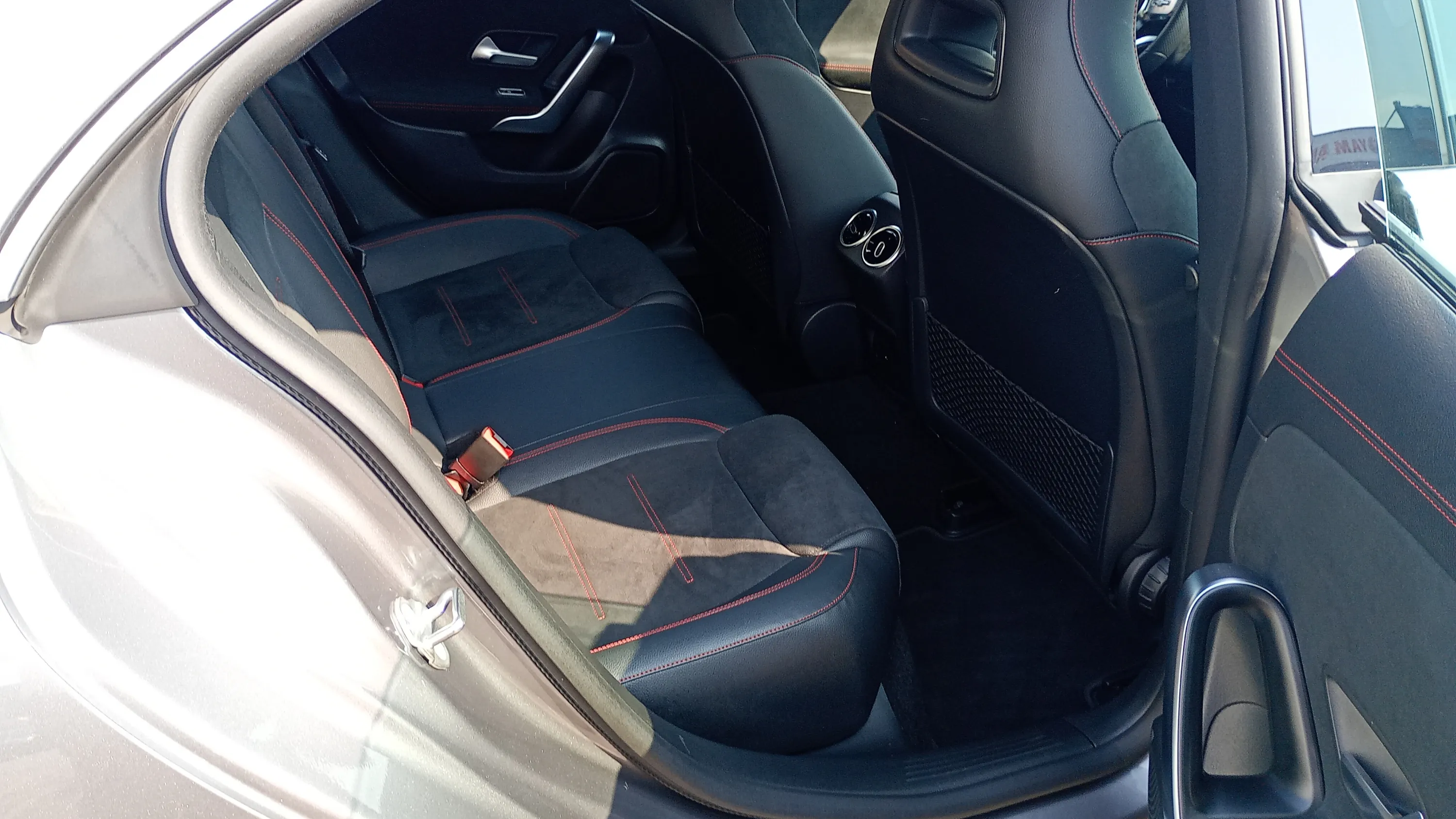 Mercedes-Benz CLA 180 - foto 14
