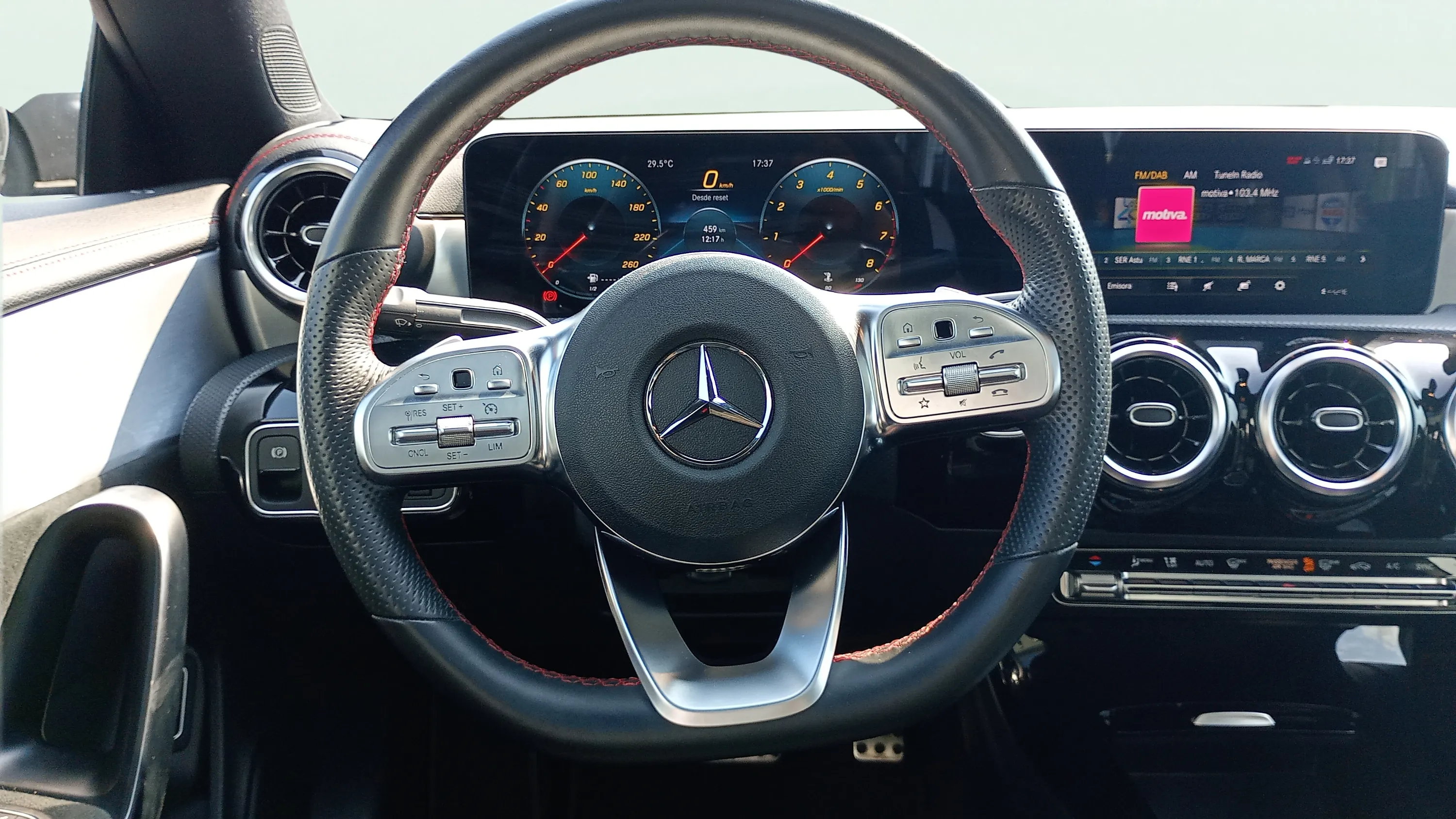 Mercedes-Benz CLA 180 - foto 12