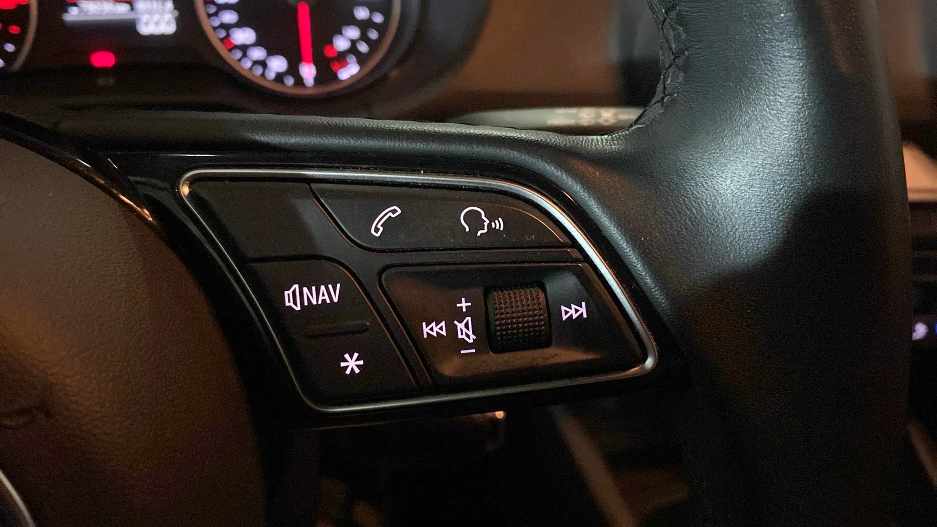 Audi Q2 Adrenalin 30 TFSI - foto 15